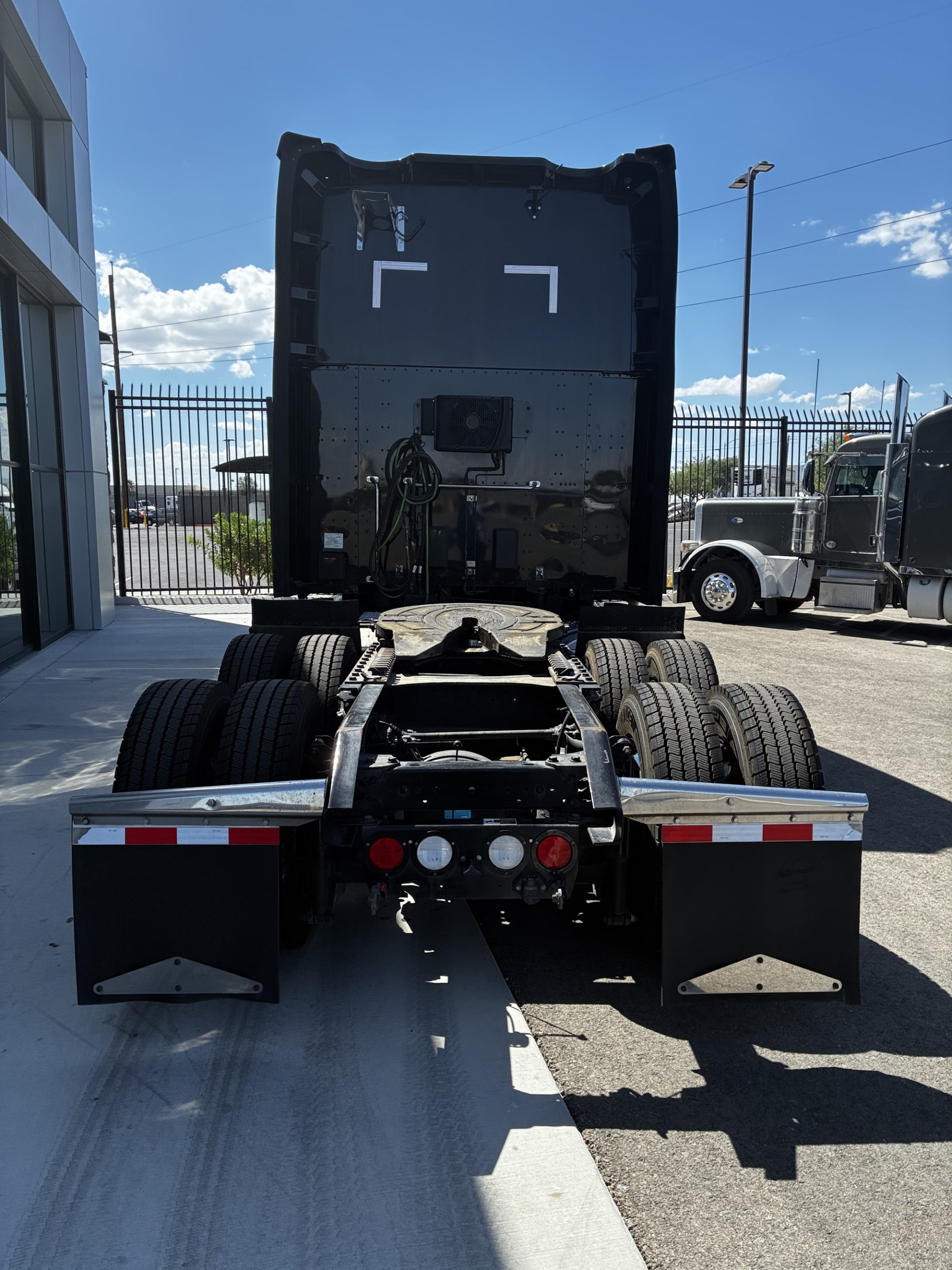 2022 Kenworth T680 in Las Vegas, NV — photo 4