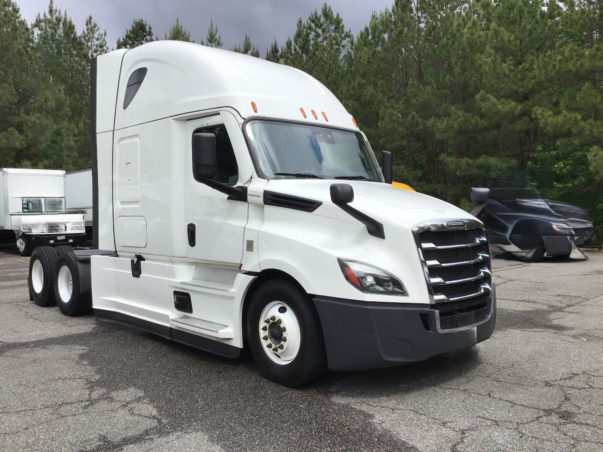 2022 Freightliner Cascadia 2022 Freightliner Cascadia - image 1 of 6