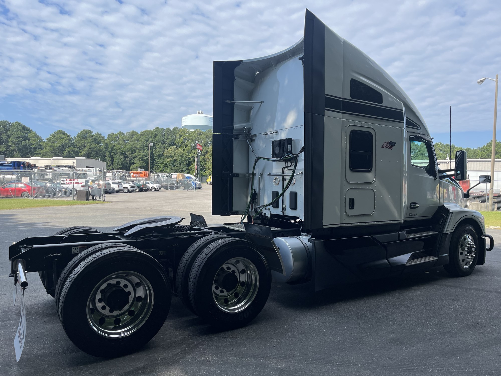 2023 Kenworth T680 in Richmond, VA — photo 4