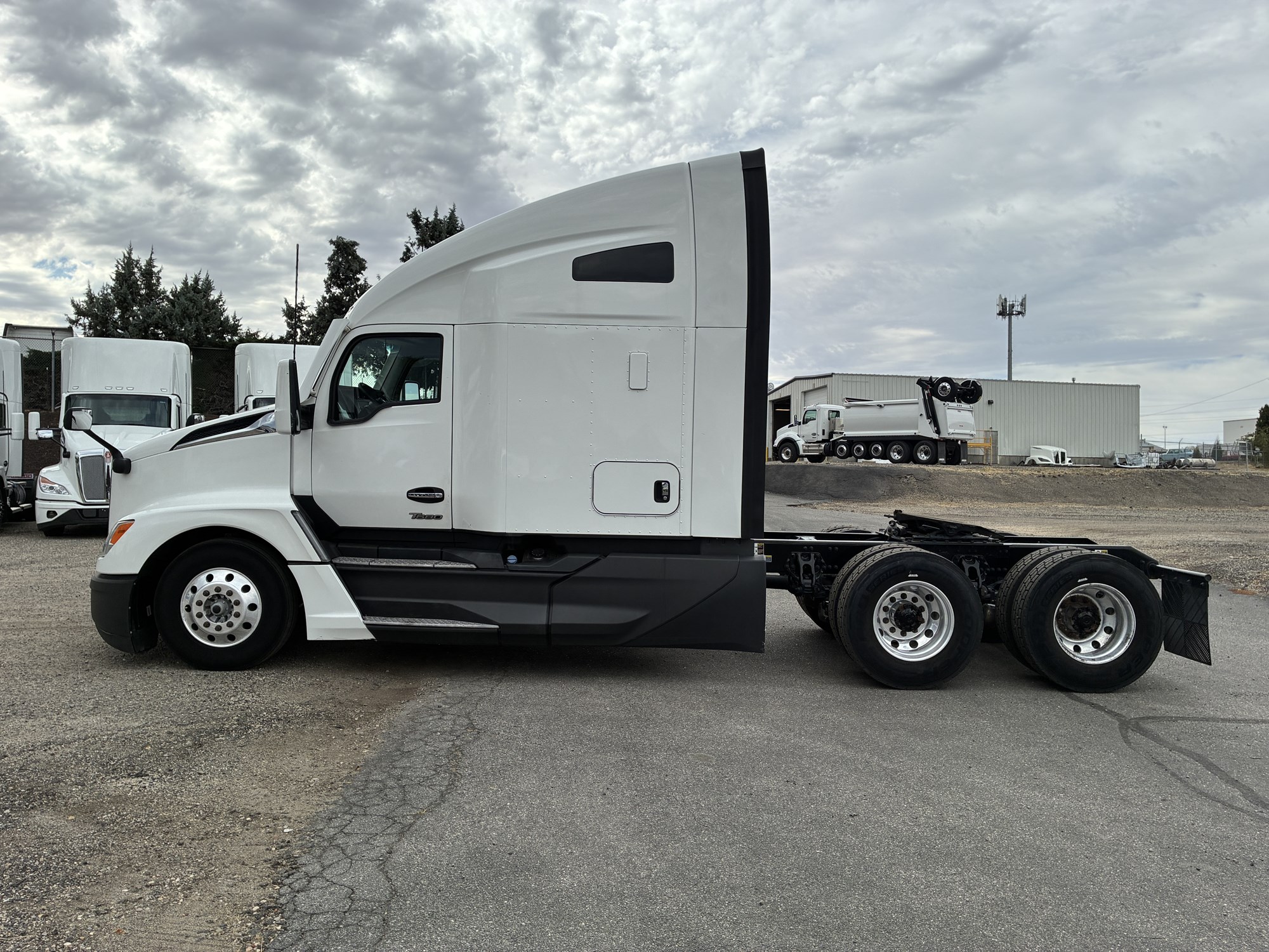 2023 Kenworth T680 Next Gen - image 2 of 6