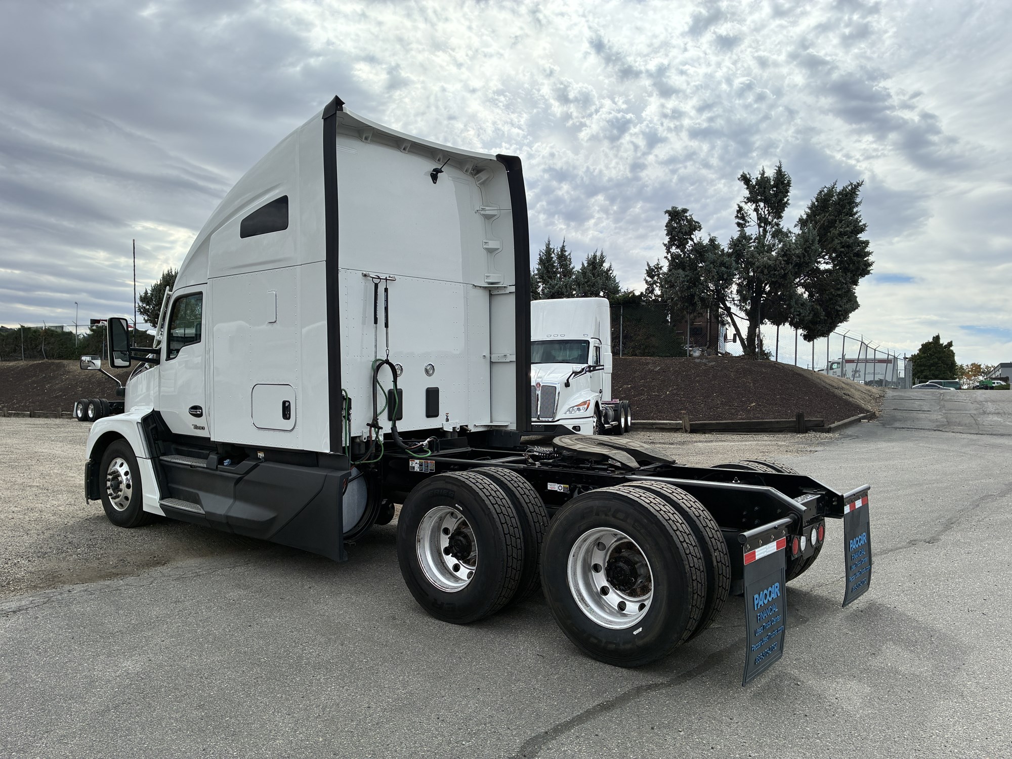 2023 Kenworth T680 Next Gen - image 3 of 6