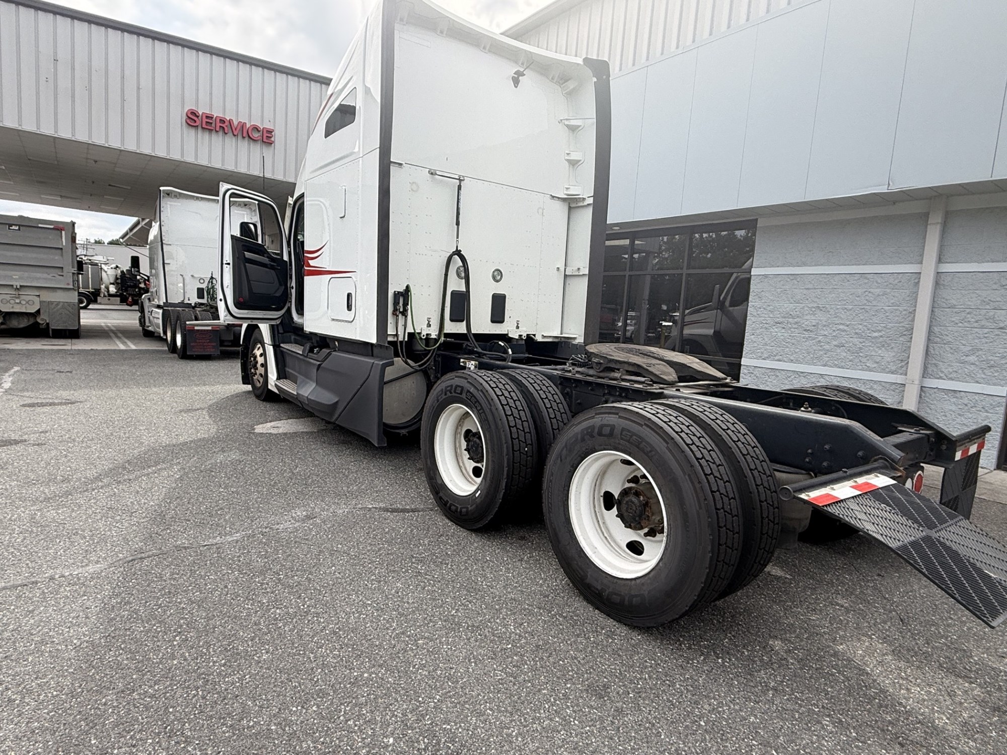 2023 Kenworth T680 in Chesapeake, VA — photo 4
