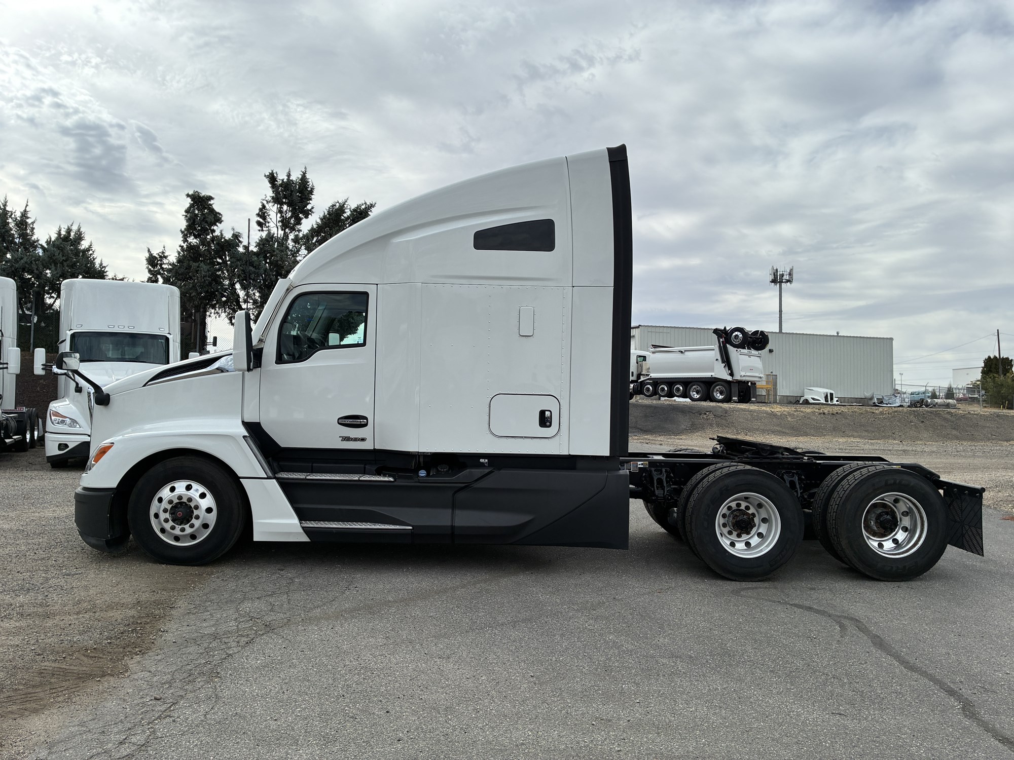 2023 Kenworth T680 Next Gen - image 2 of 6