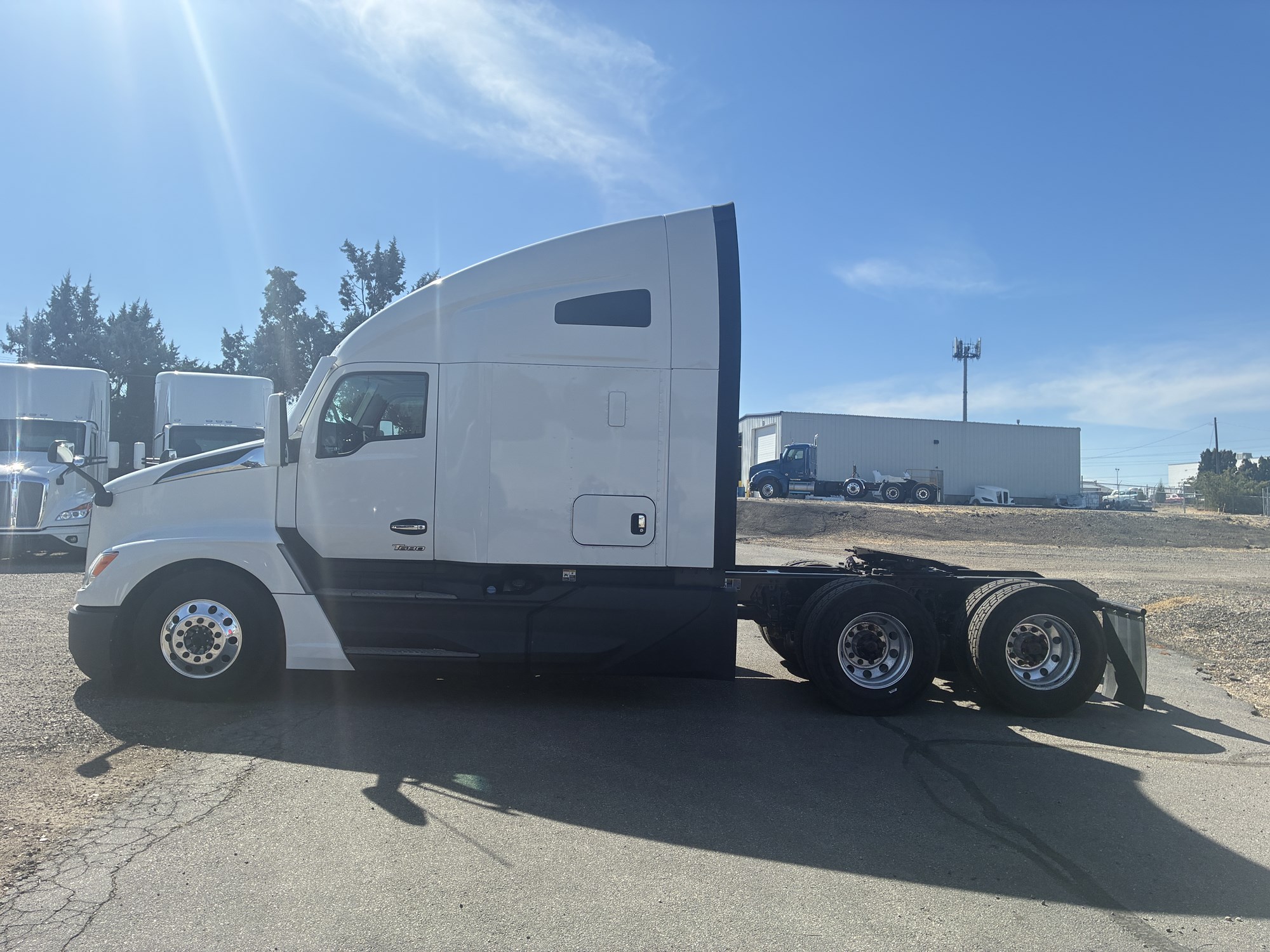 2023 Kenworth T680 Next Gen - image 2 of 6