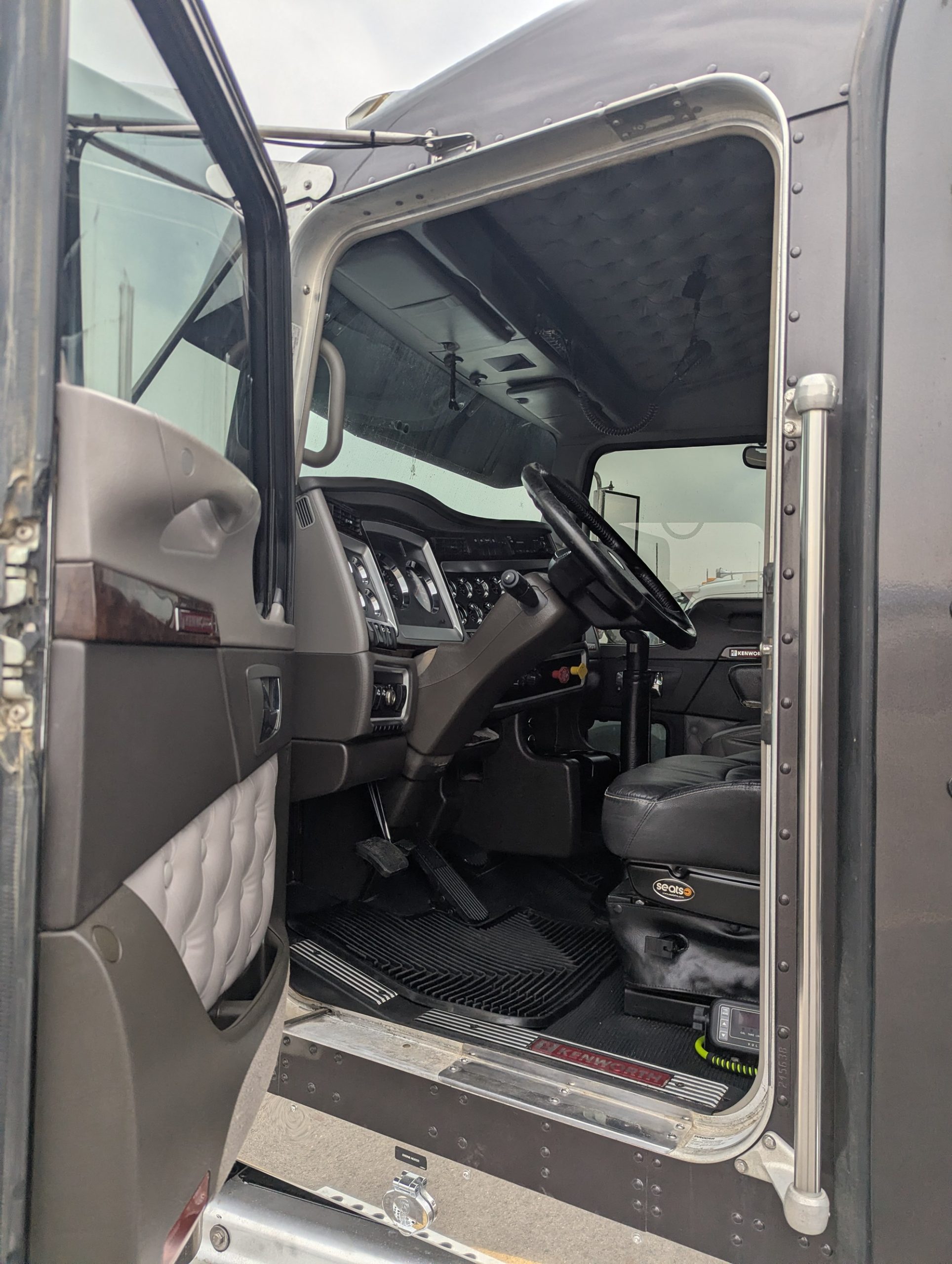 2023 Kenworth W900 in Lewiston, ID — photo 4