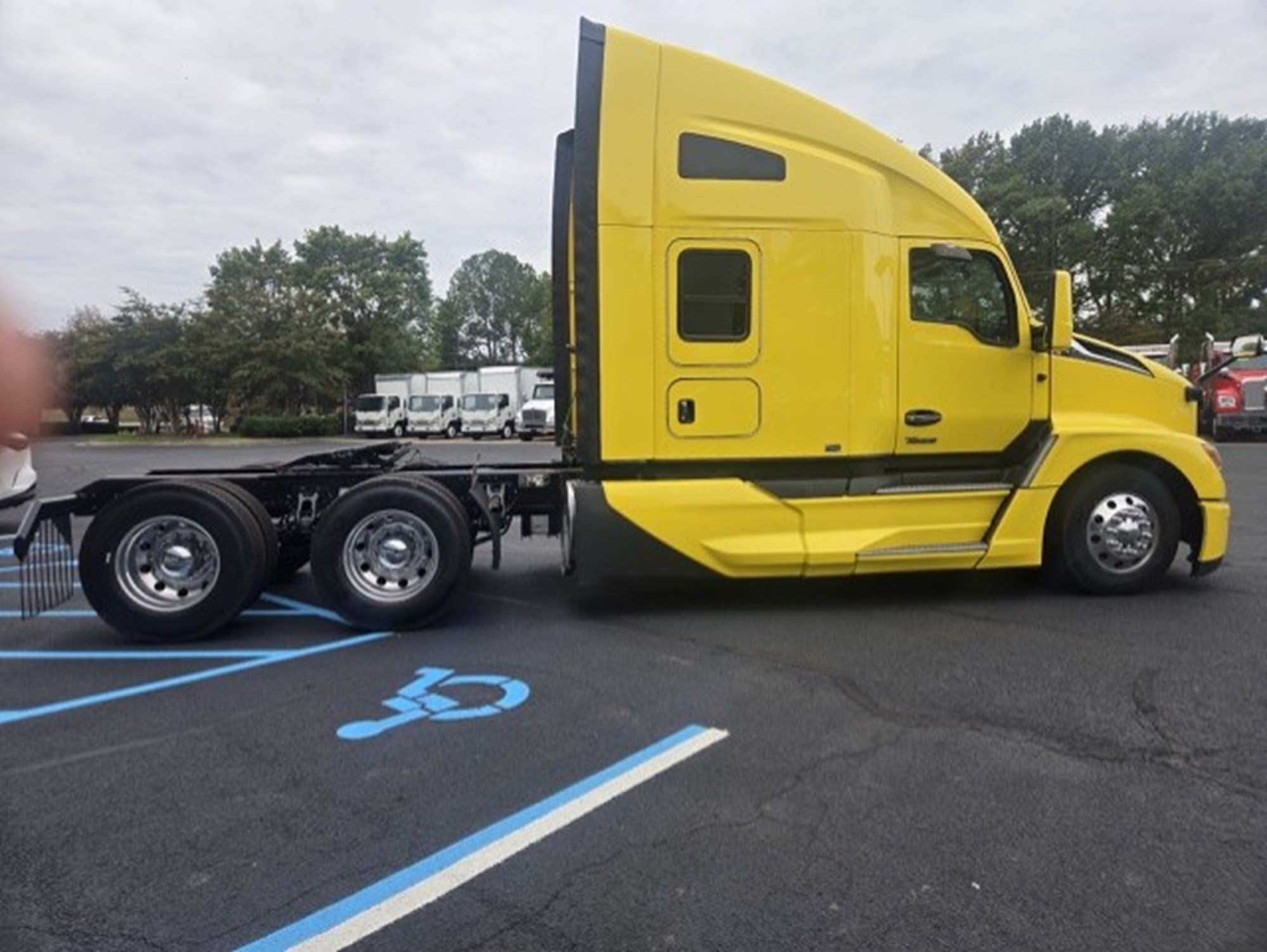 2024 Kenworth T680 2024 Kenworth T680 - image 4 of 6
