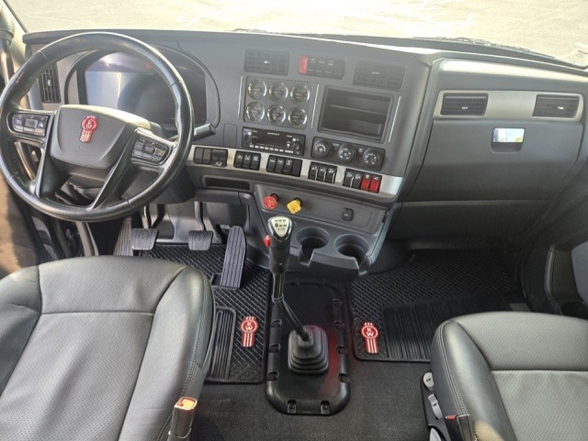 2024 Kenworth T880 in Chesapeake, VA — photo 4