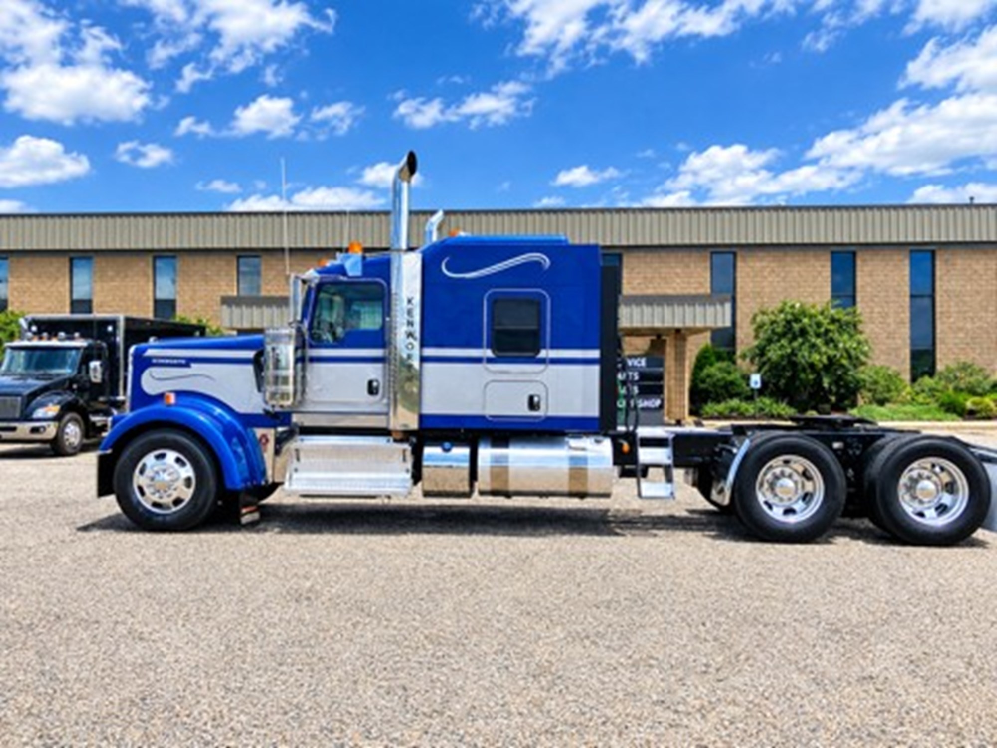 2024 Kenworth W900 in Lynchburg, VA — photo 3