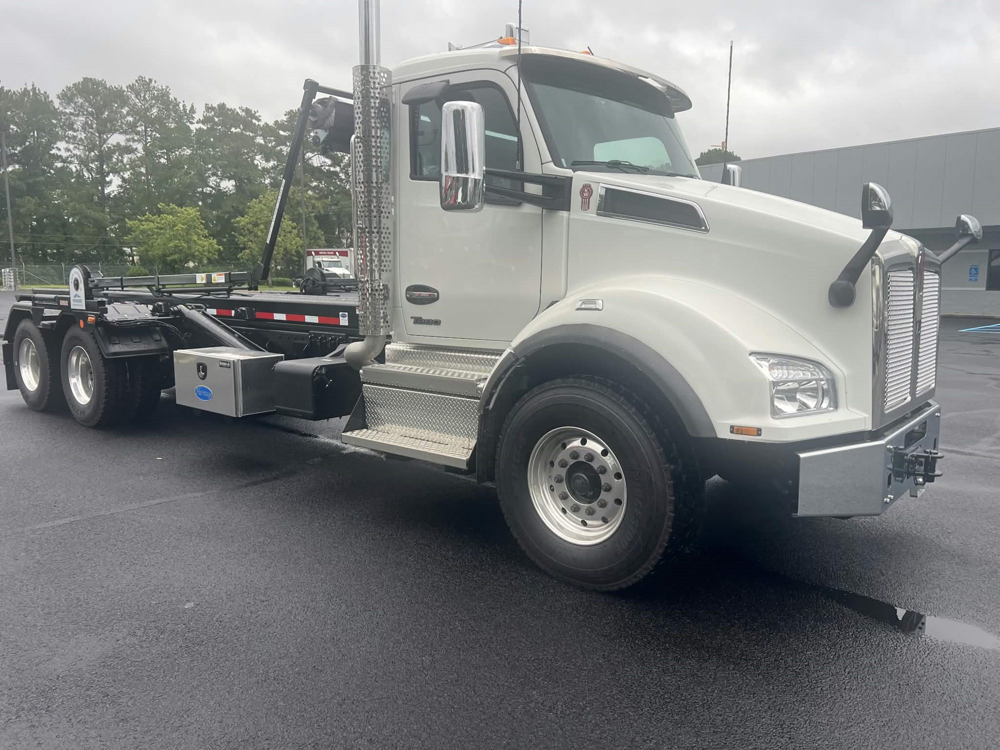 2027 Kenworth T880 in Chesapeake, VA — photo 3