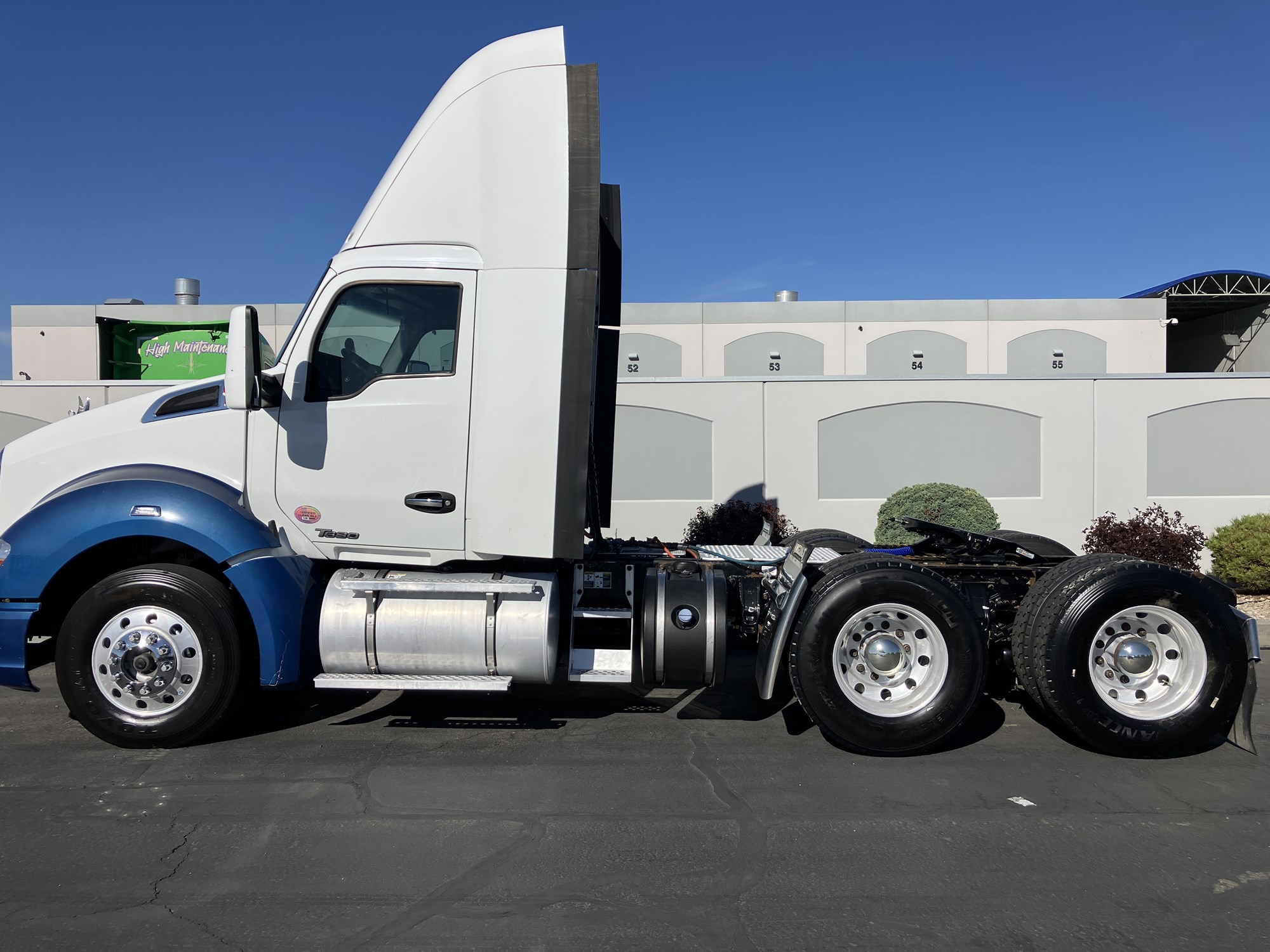 2016 Kenworth T680 2016 Kenworth T680 - image 1 of 6