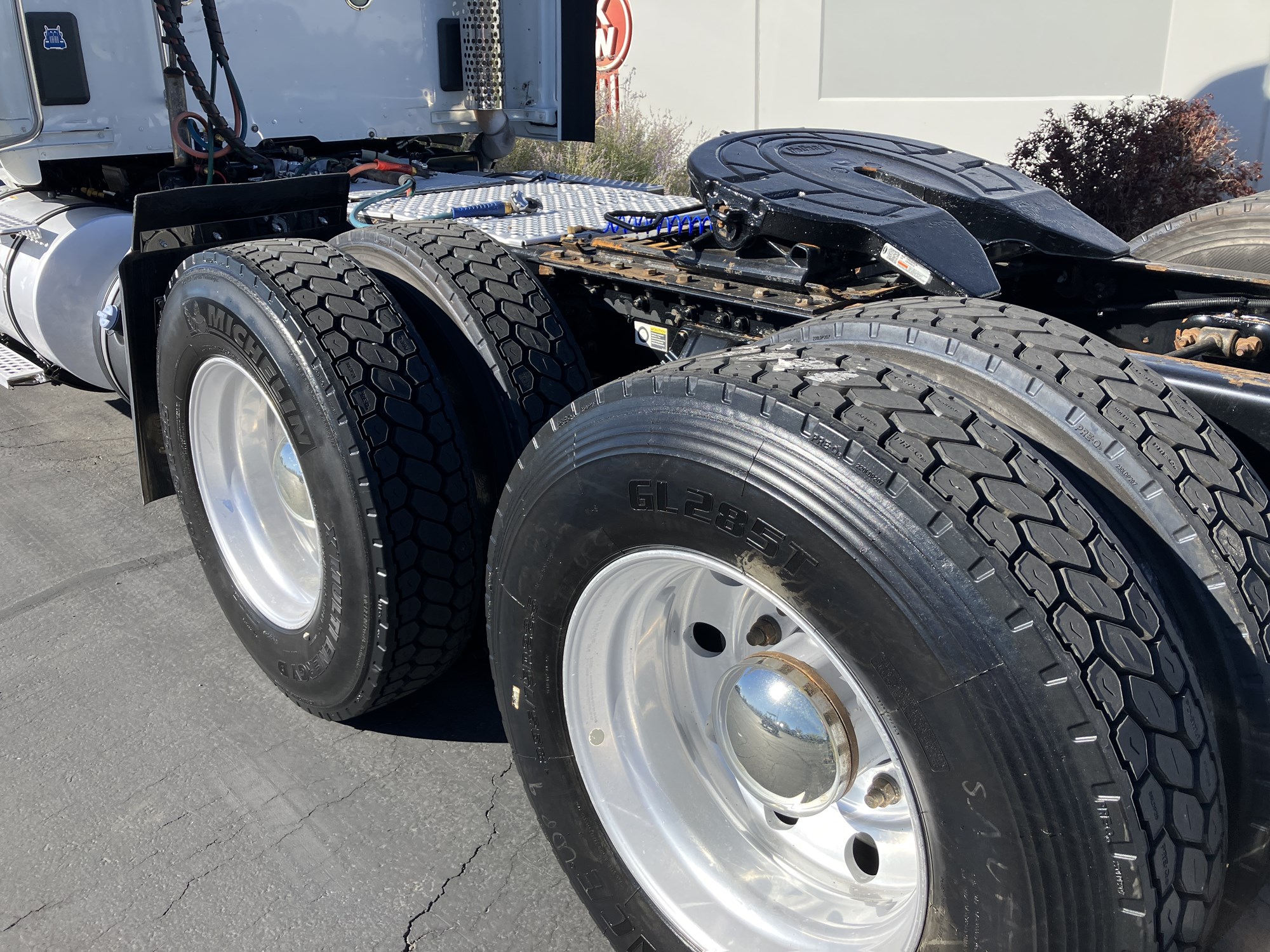 2016 Kenworth T680 2016 Kenworth T680 - image 3 of 6