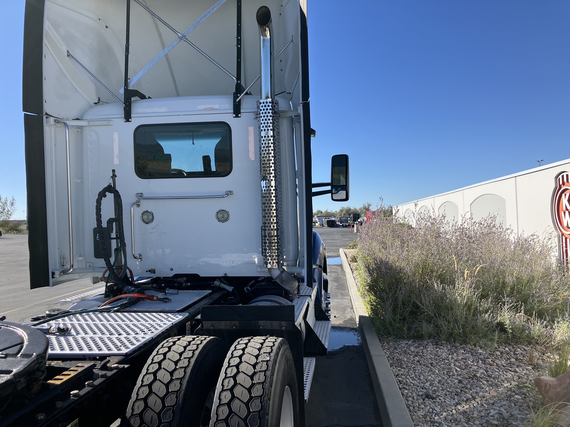 2016 Kenworth T680 2016 Kenworth T680 - image 5 of 6