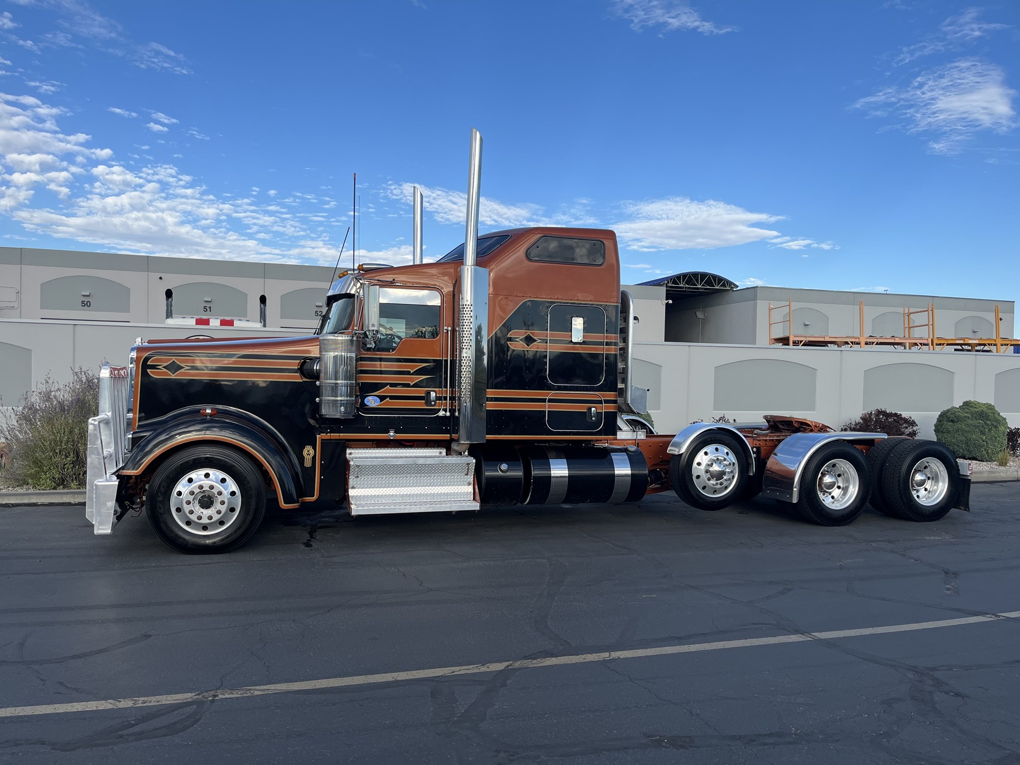 2021 Kenworth W900 - image 1 of 6