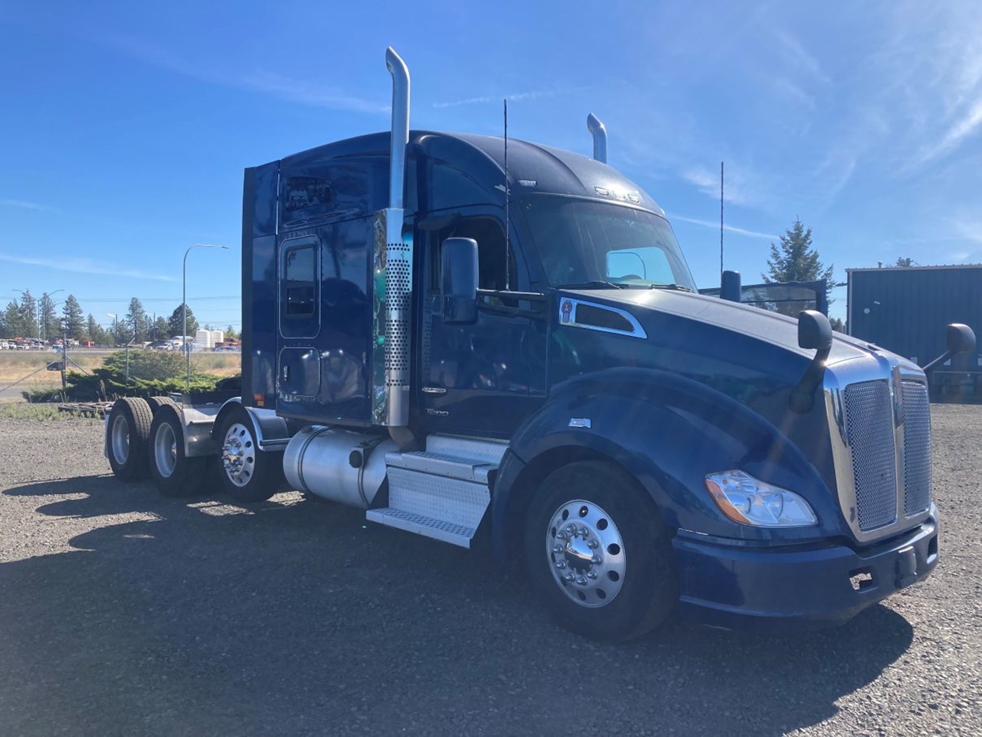 2022 Kenworth T680 - image 2 of 6