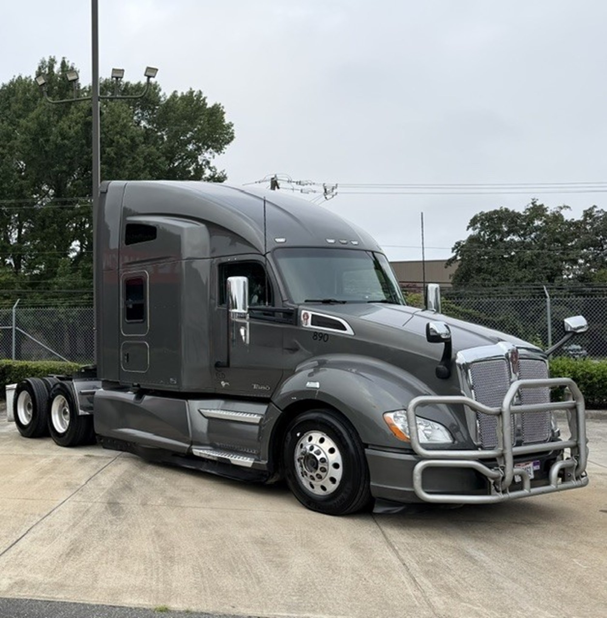 2022 Kenworth T680 - image 2 of 6
