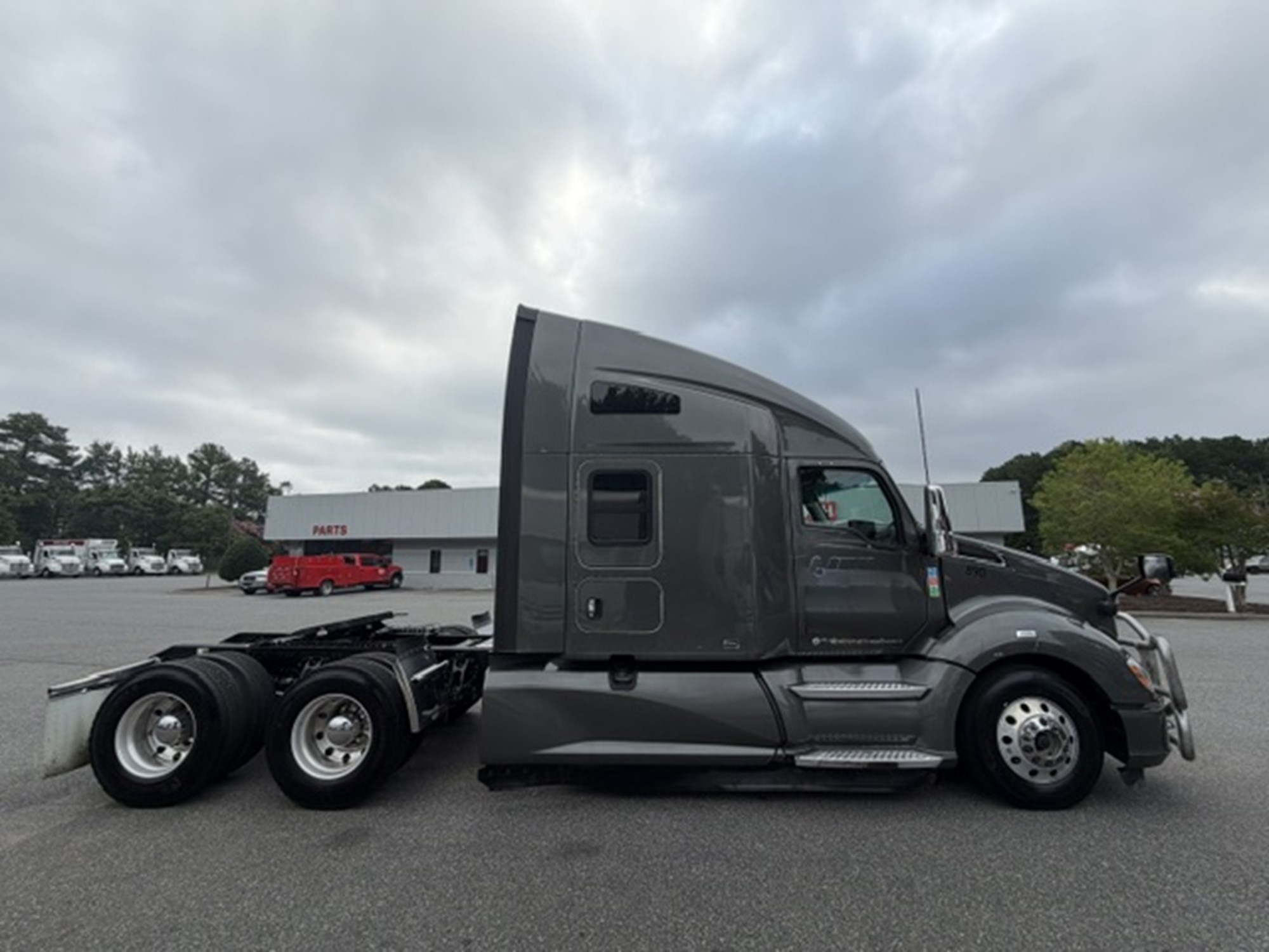 2022 Kenworth T680 - image 3 of 6