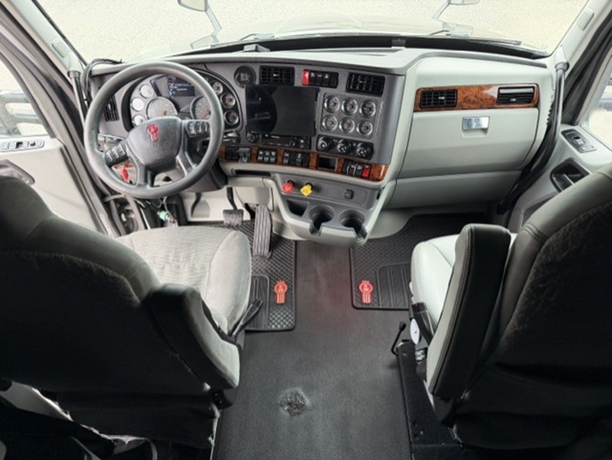 2022 Kenworth T680 - image 6 of 6