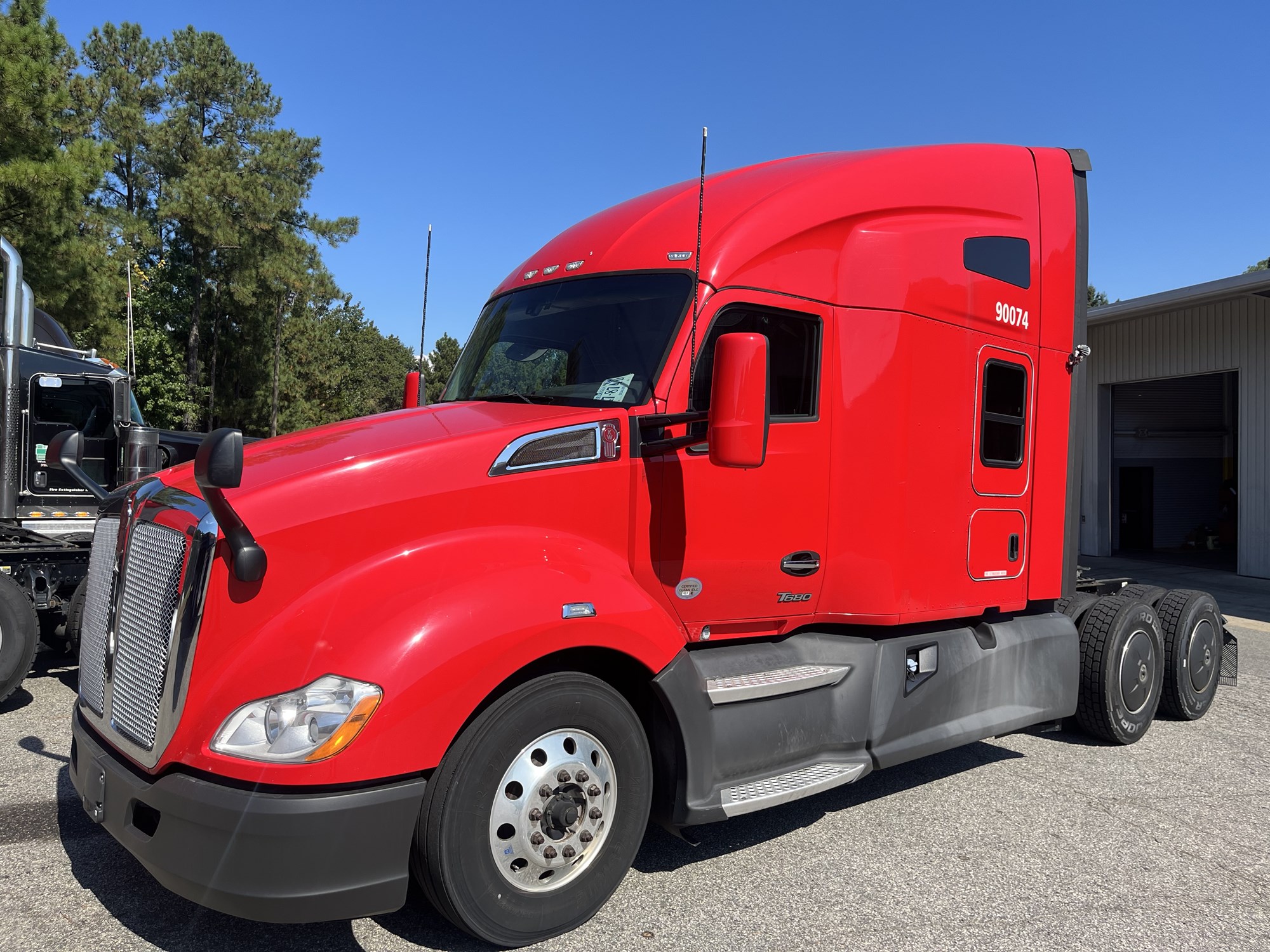 2022 Kenworth T680 - image 1 of 1