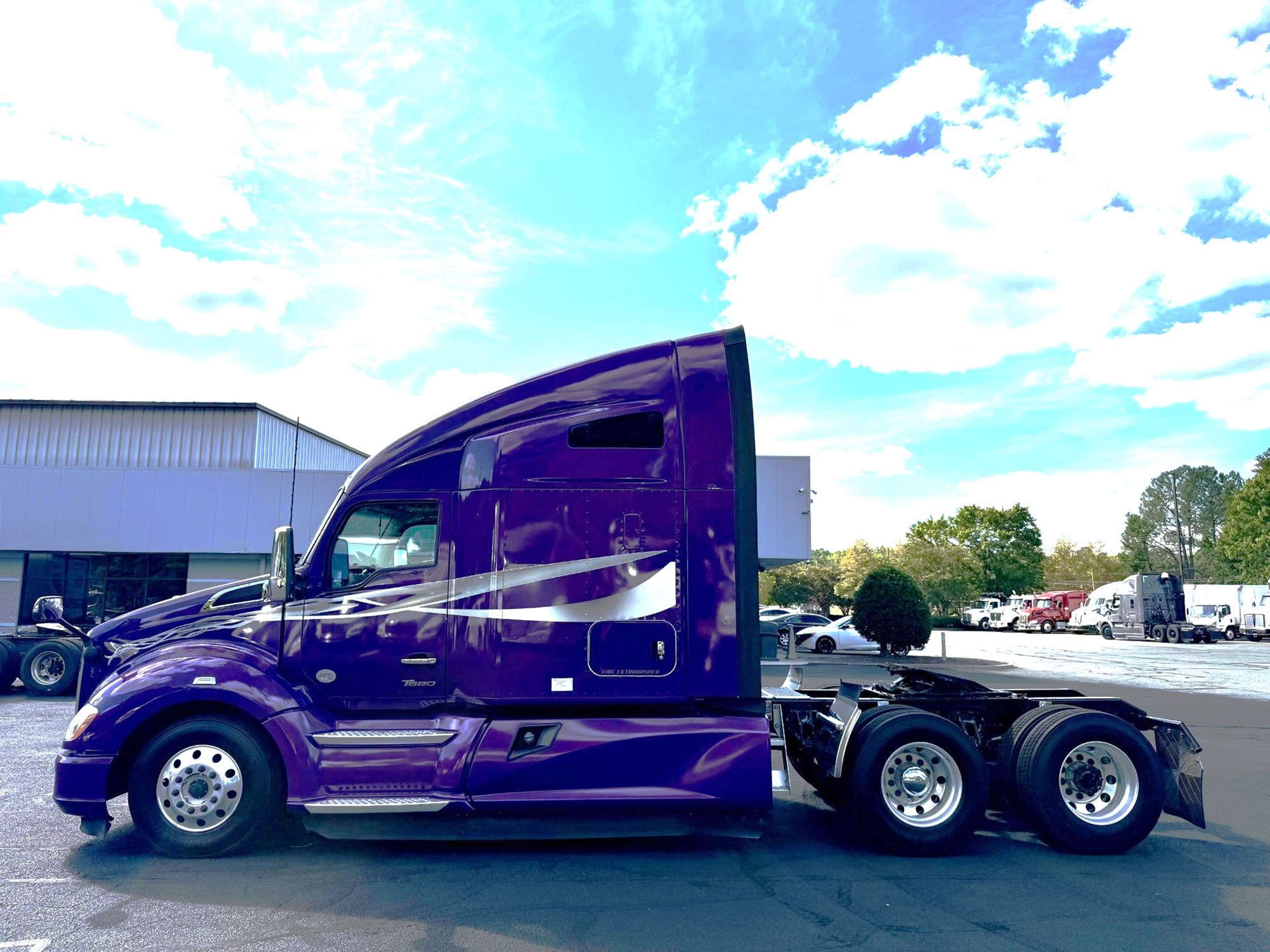 2022 Kenworth T680 in Richmond, VA — photo 2