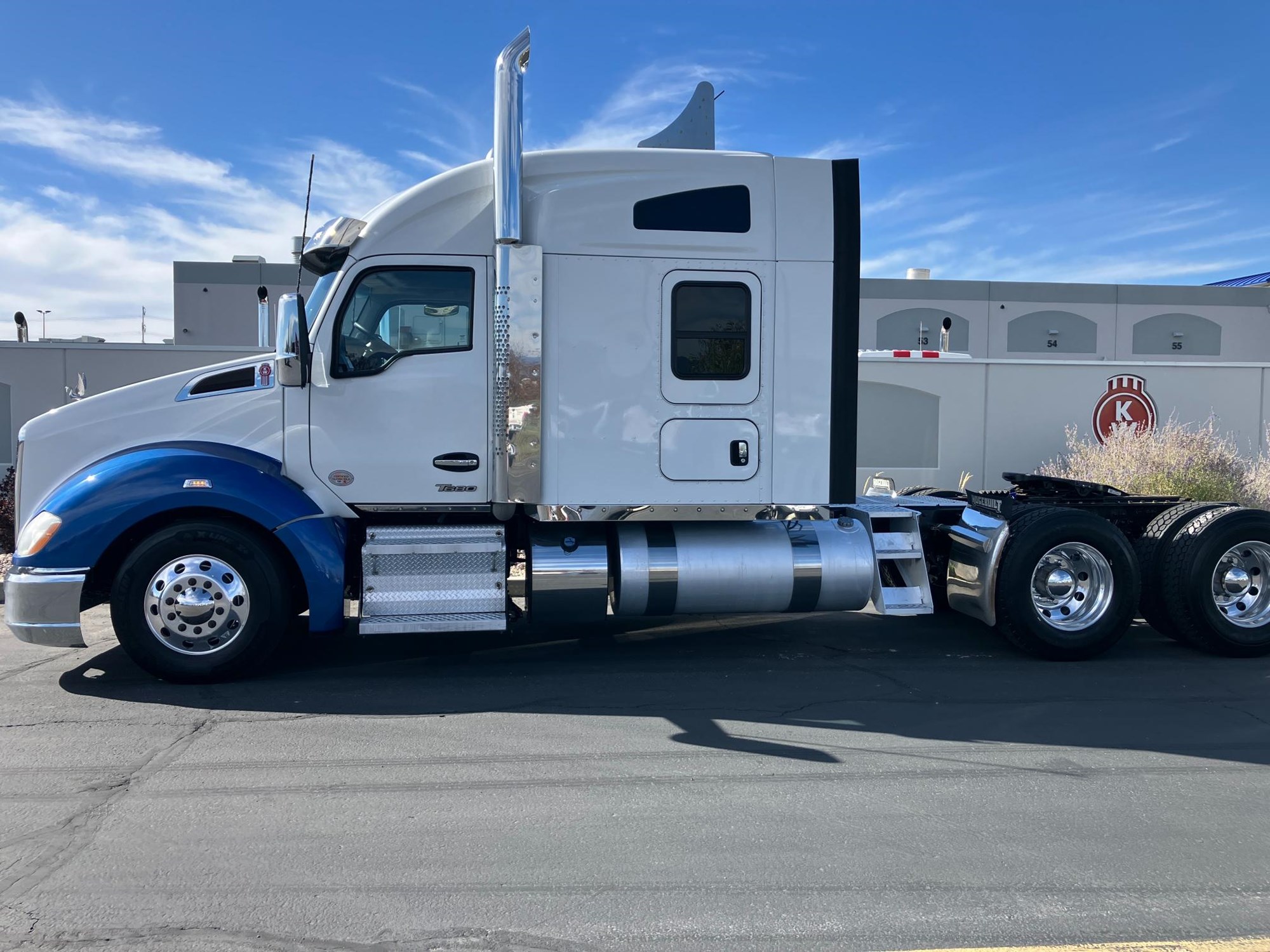 2022 Kenworth T680 - image 1 of 6
