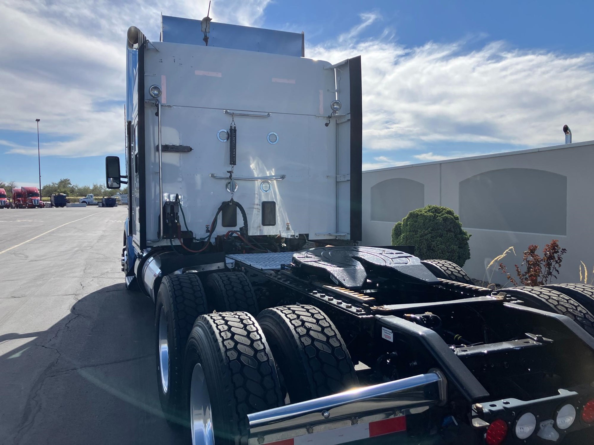 2022 Kenworth T680 - image 4 of 6