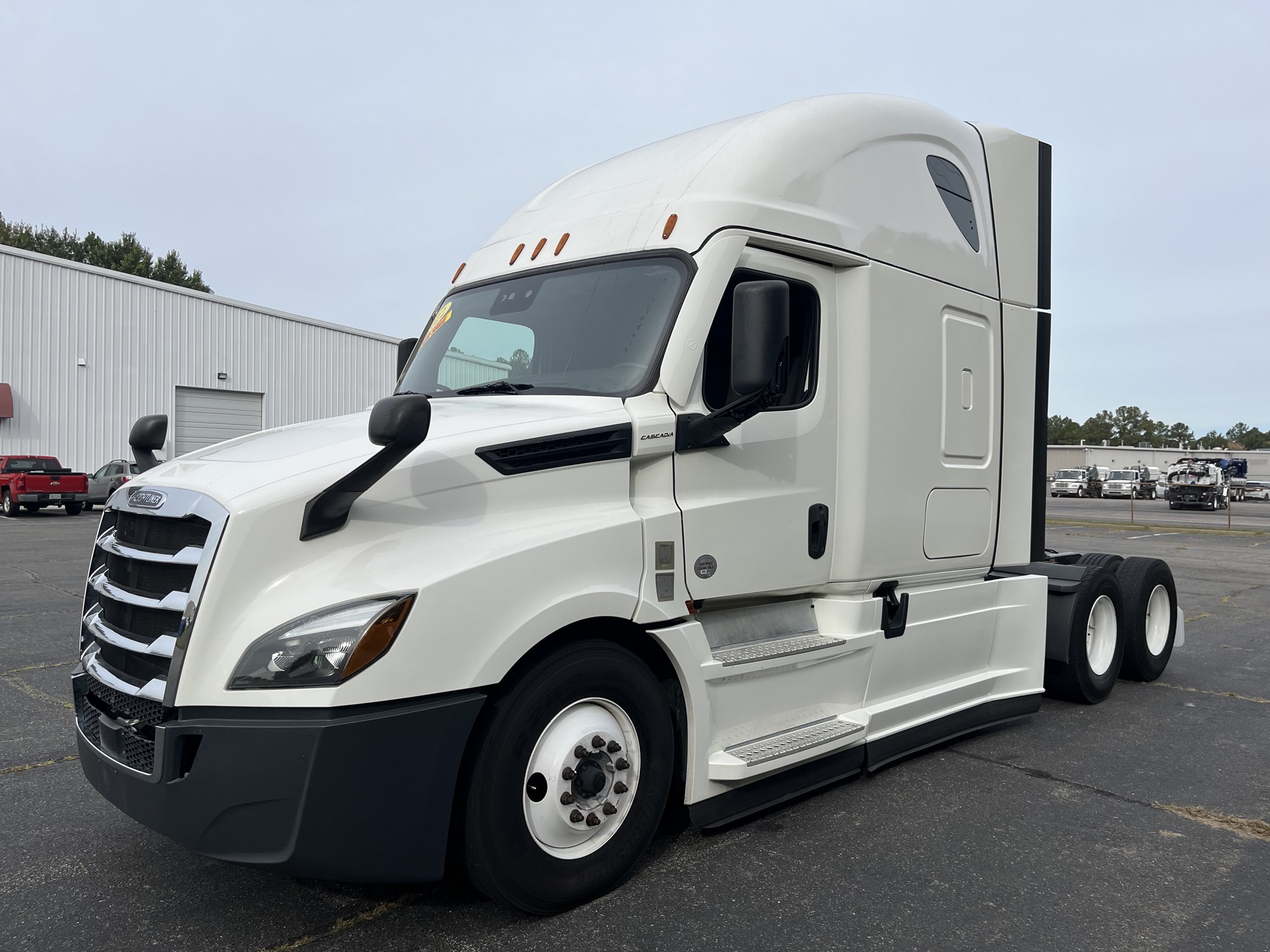 2022 Freightliner Cascadia 2022 Freightliner Cascadia - image 1 of 6