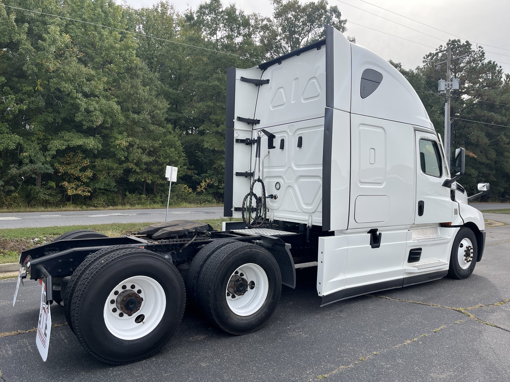 2022 Freightliner Cascadia 2022 Freightliner Cascadia - image 4 of 6