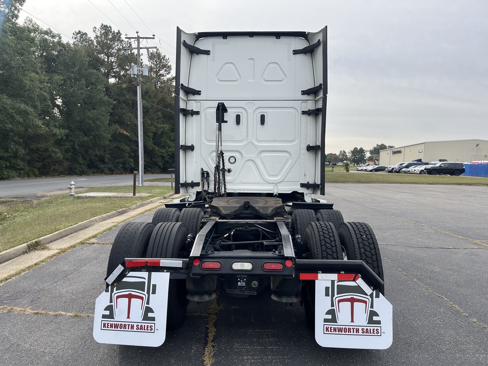 2022 Freightliner Cascadia 2022 Freightliner Cascadia - image 5 of 6