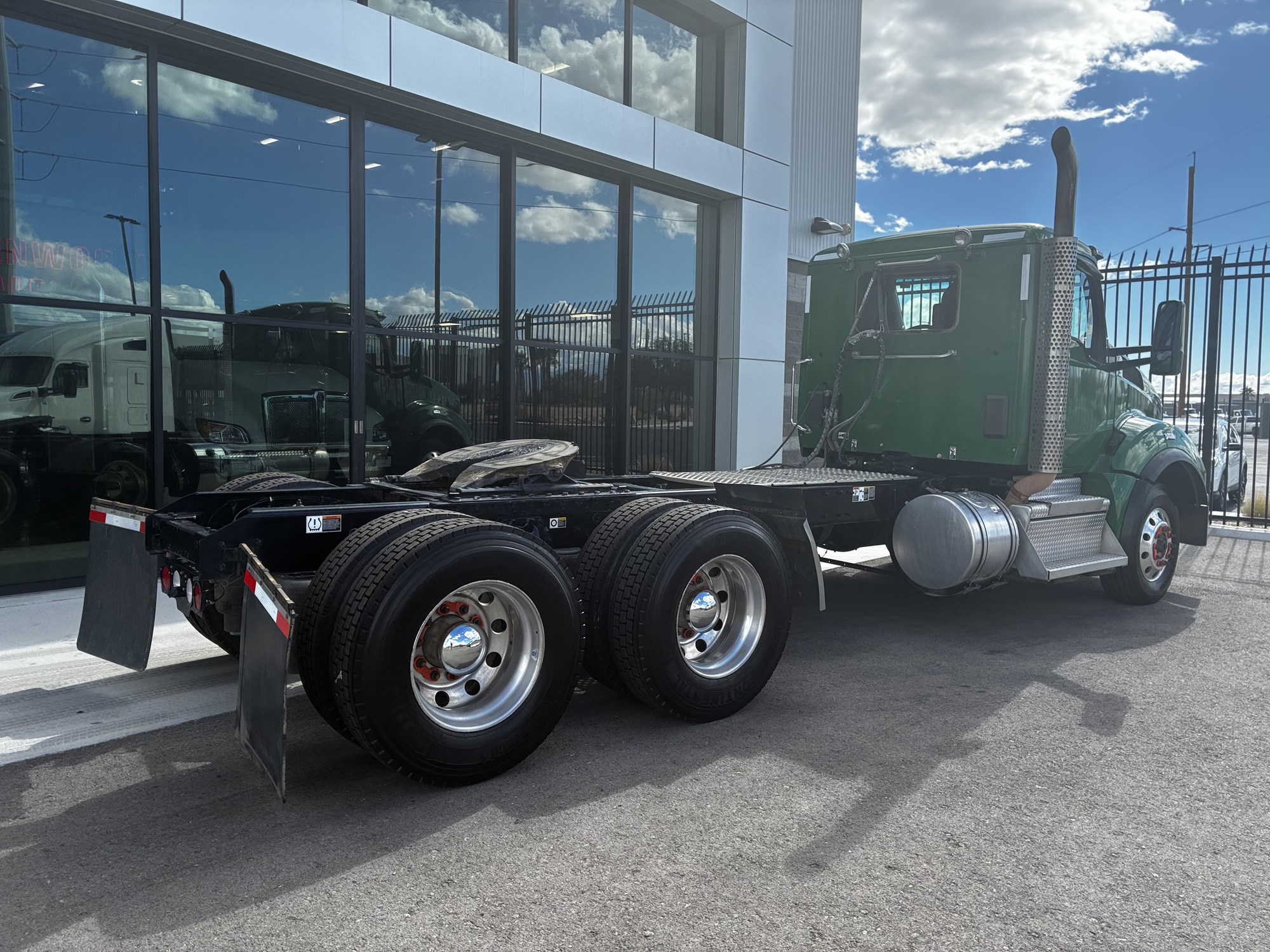 2023 Kenworth T800 in Las Vegas, NV — photo 3