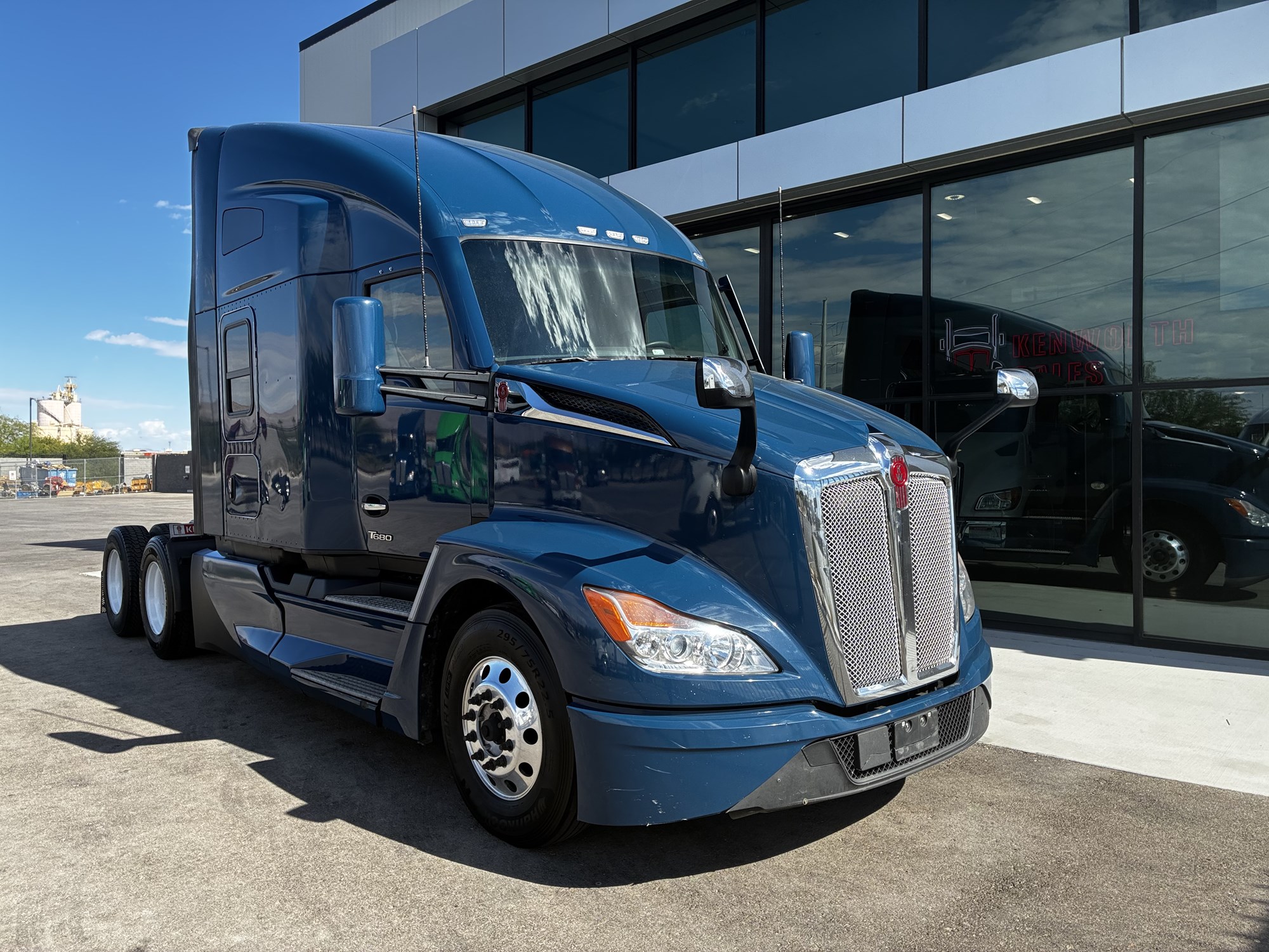 2023 Kenworth T680 Next Gen - image 1 of 6