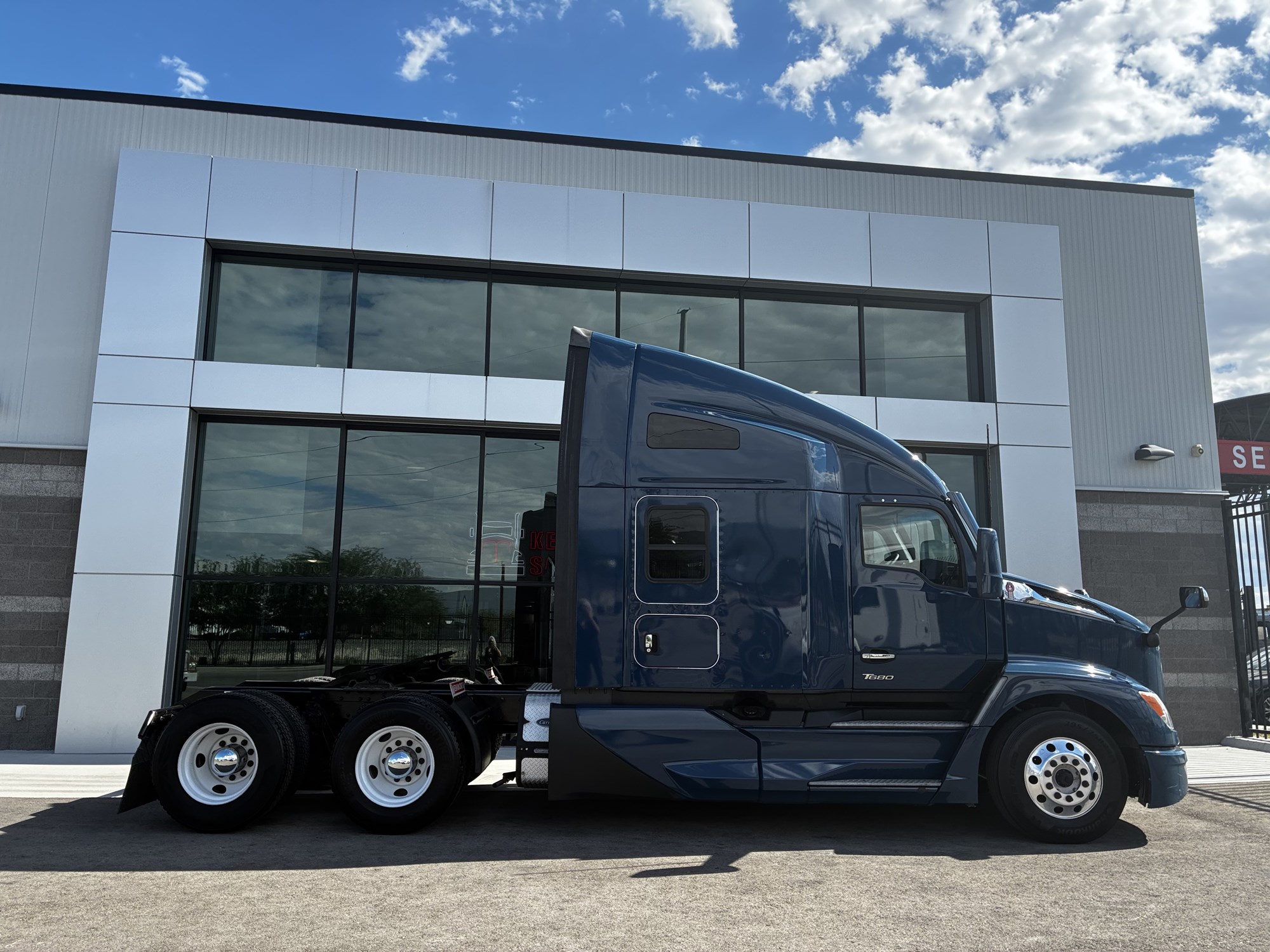 2023 Kenworth T680 Next Gen - image 2 of 6