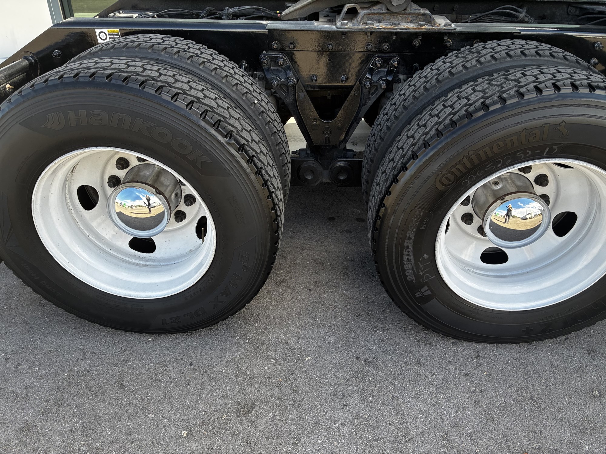 2023 Kenworth T680 Next Gen - image 3 of 6