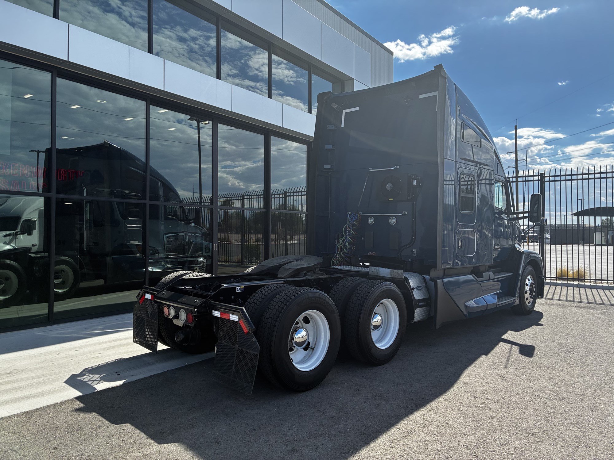 2023 Kenworth T680 Next Gen - image 5 of 6