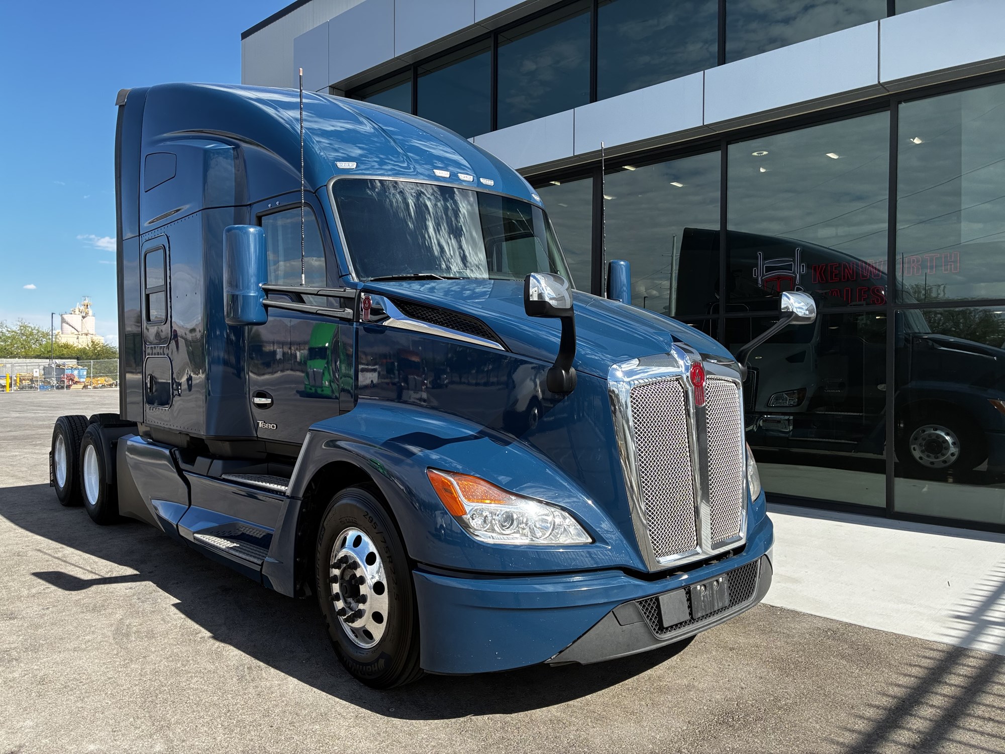 2023 Kenworth T680 Next Gen - image 1 of 6