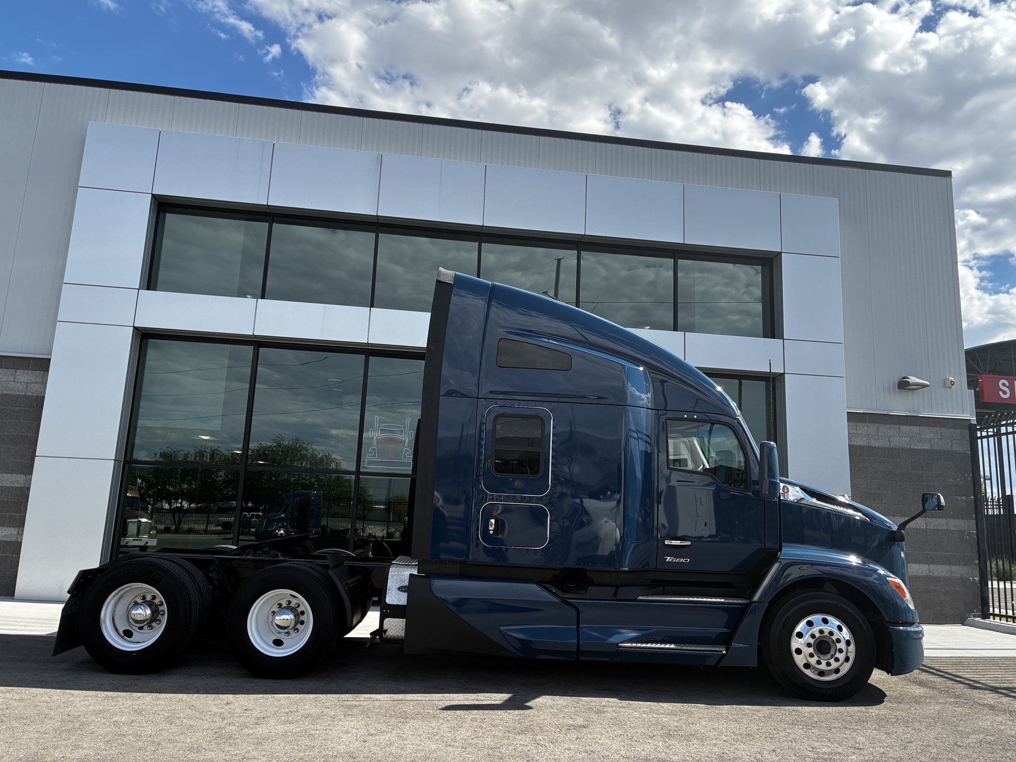 2023 Kenworth T680 Next Gen - image 2 of 6