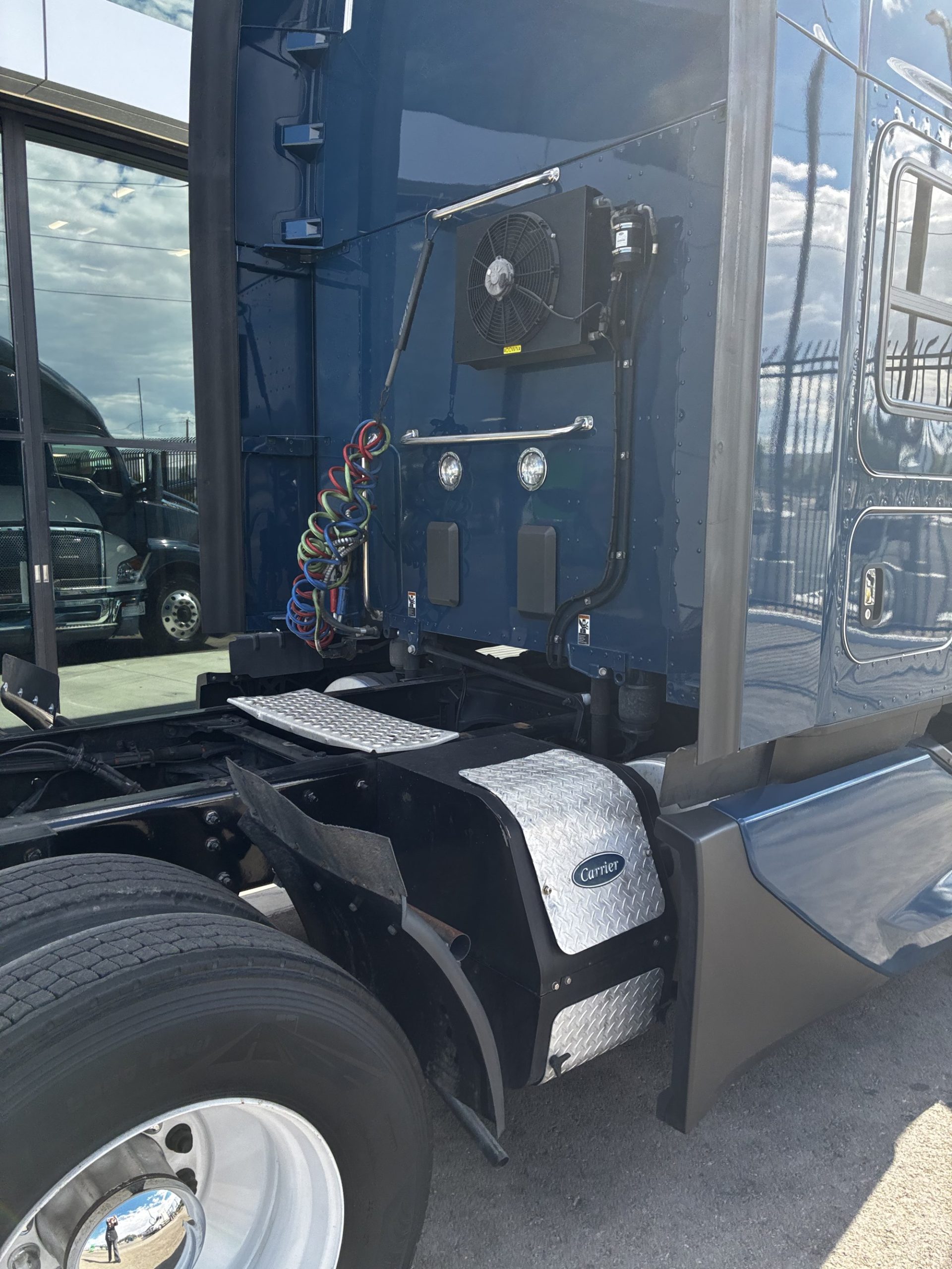 2023 Kenworth T680 Next Gen - image 3 of 6