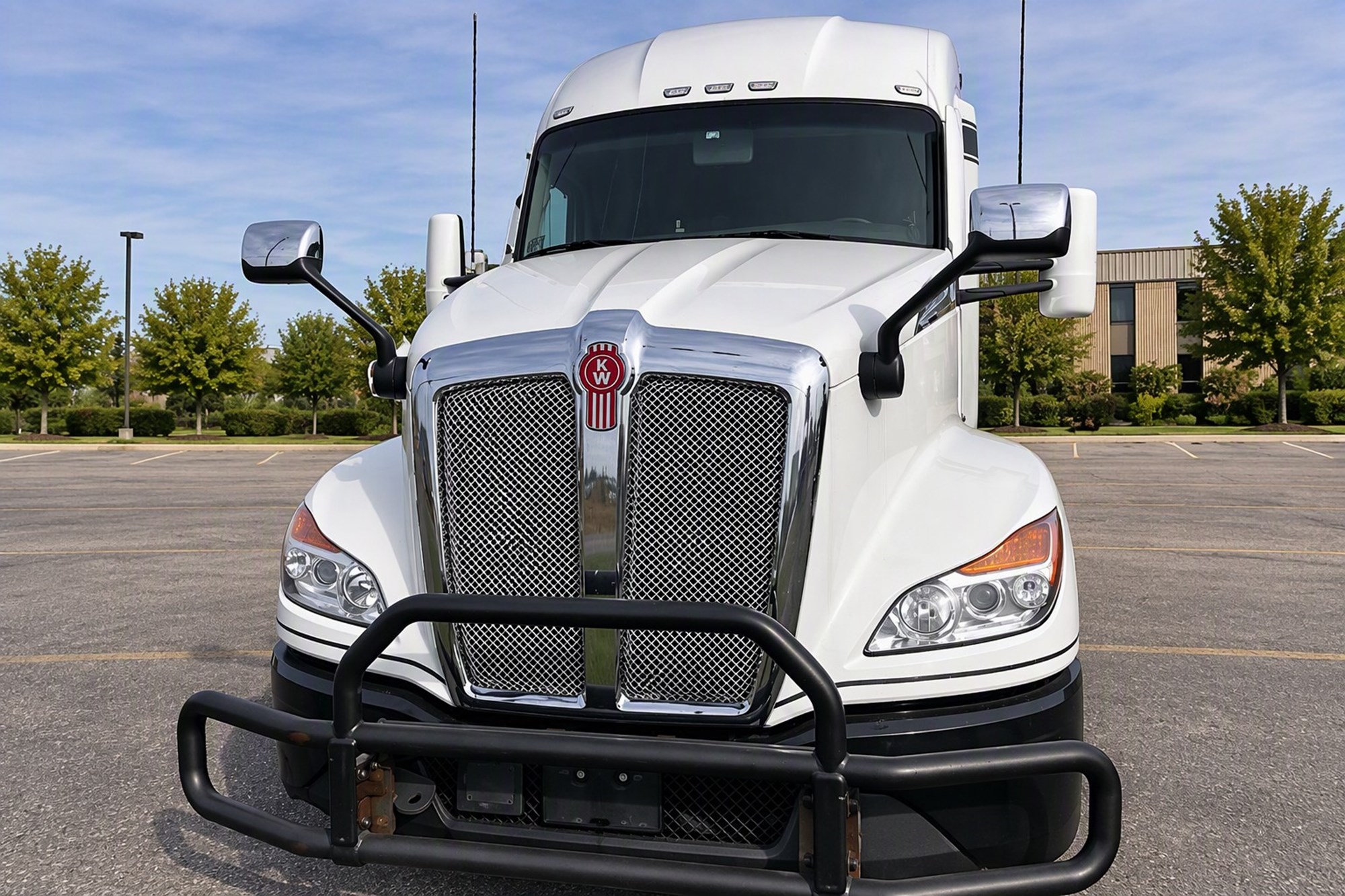 2023 Kenworth T680 in Hagerstown, MD — photo 2