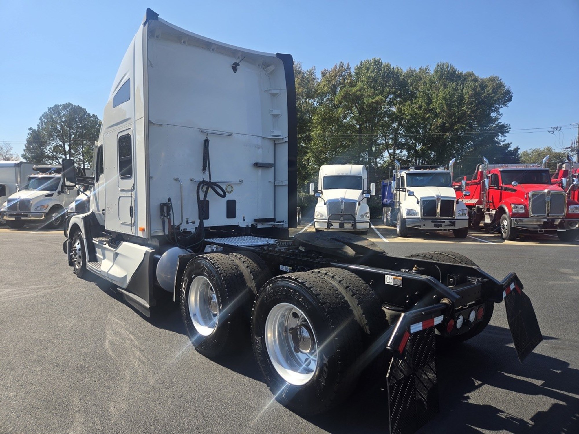 2023 Kenworth T680 in Chesapeake, VA — photo 3