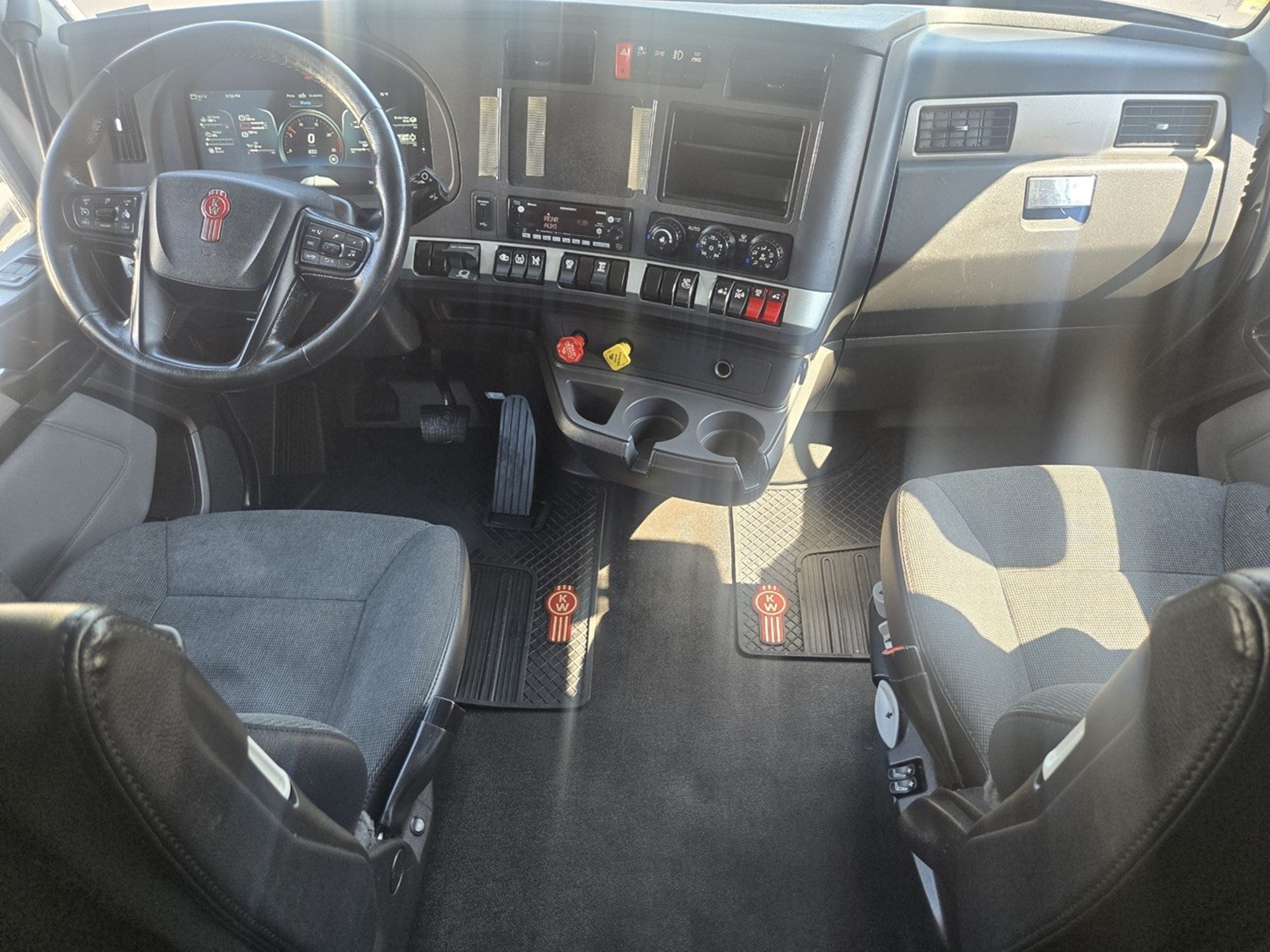 2023 Kenworth T680 in Chesapeake, VA — photo 5
