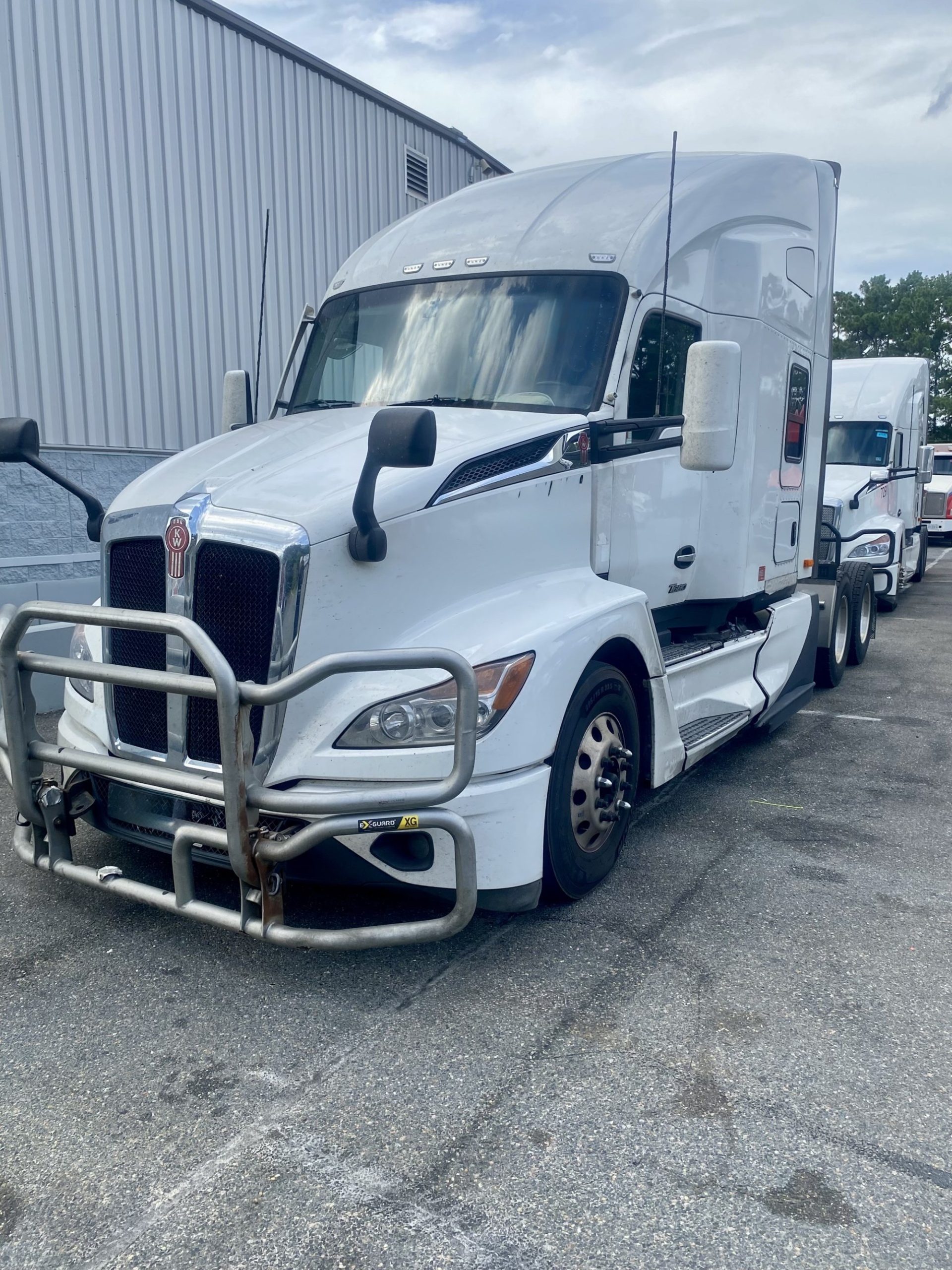 2023 Kenworth T680 - image 1 of 2