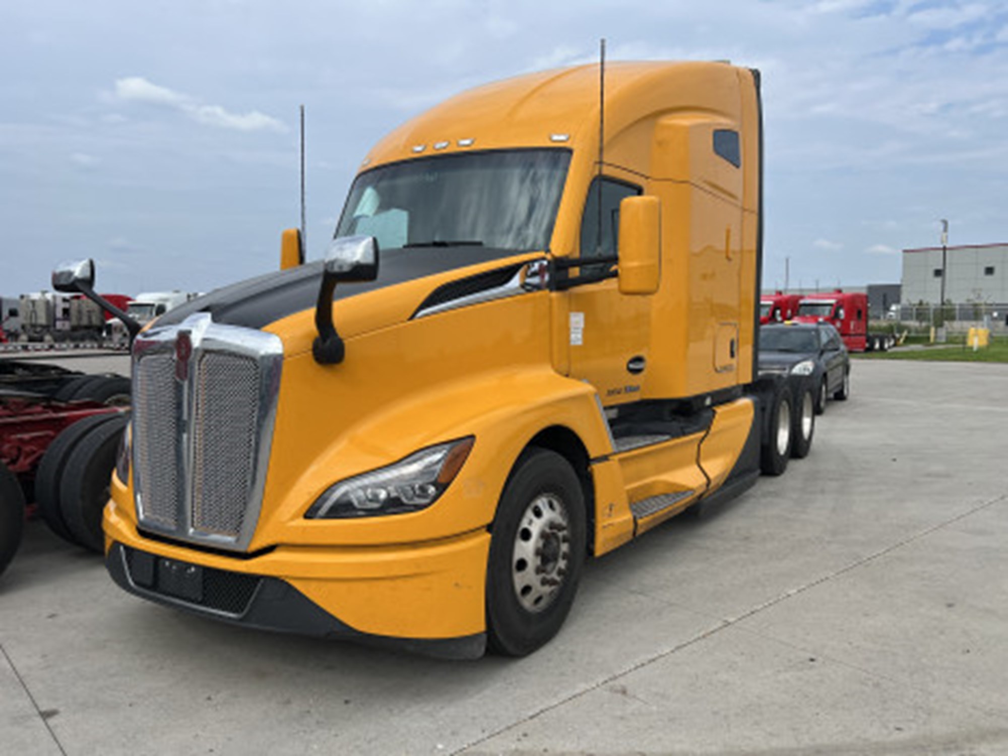 2023 Kenworth T680 2023 Kenworth T680 - image 1 of 2