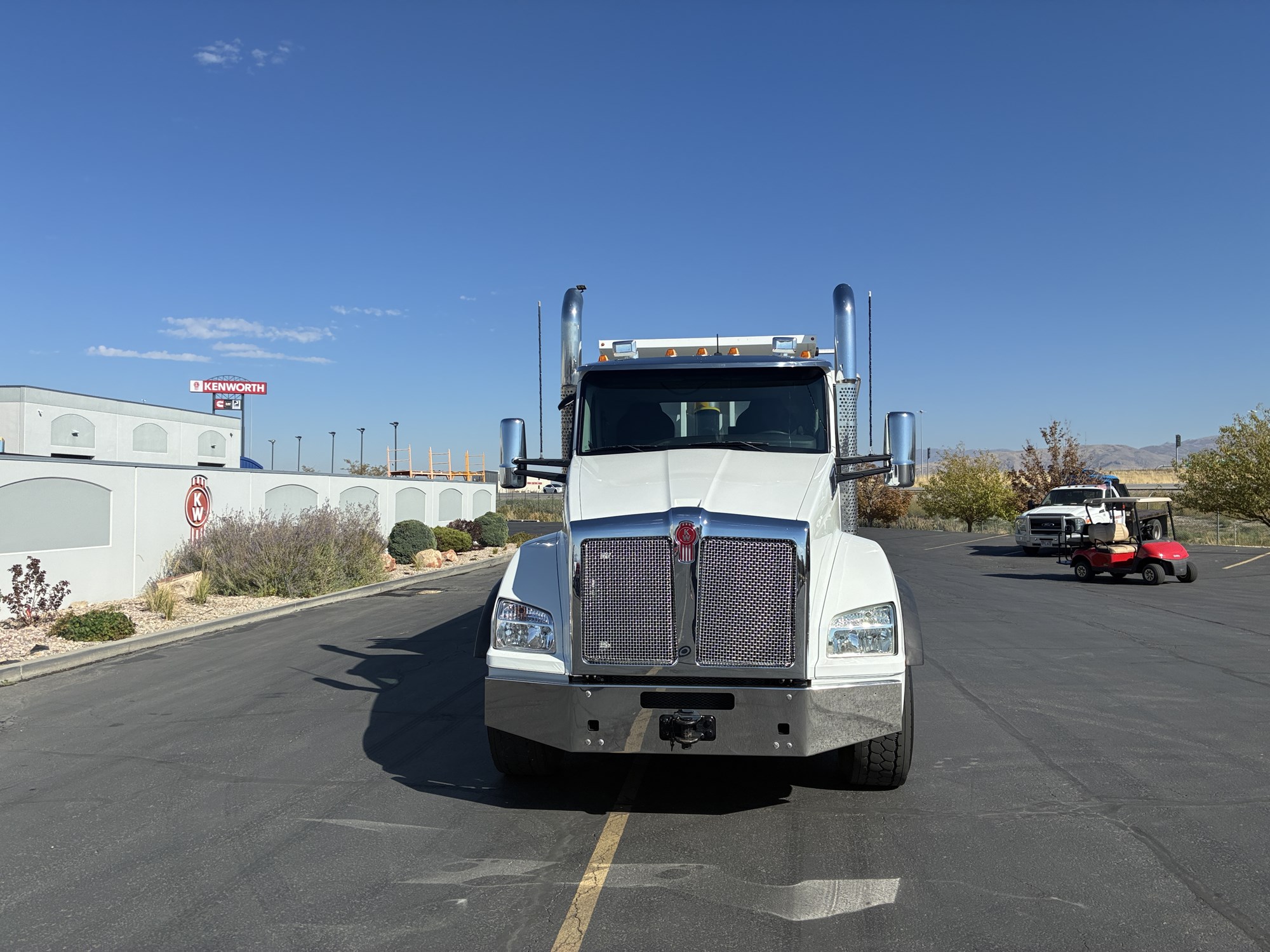 2023 Kenworth T880 - image 3 of 6