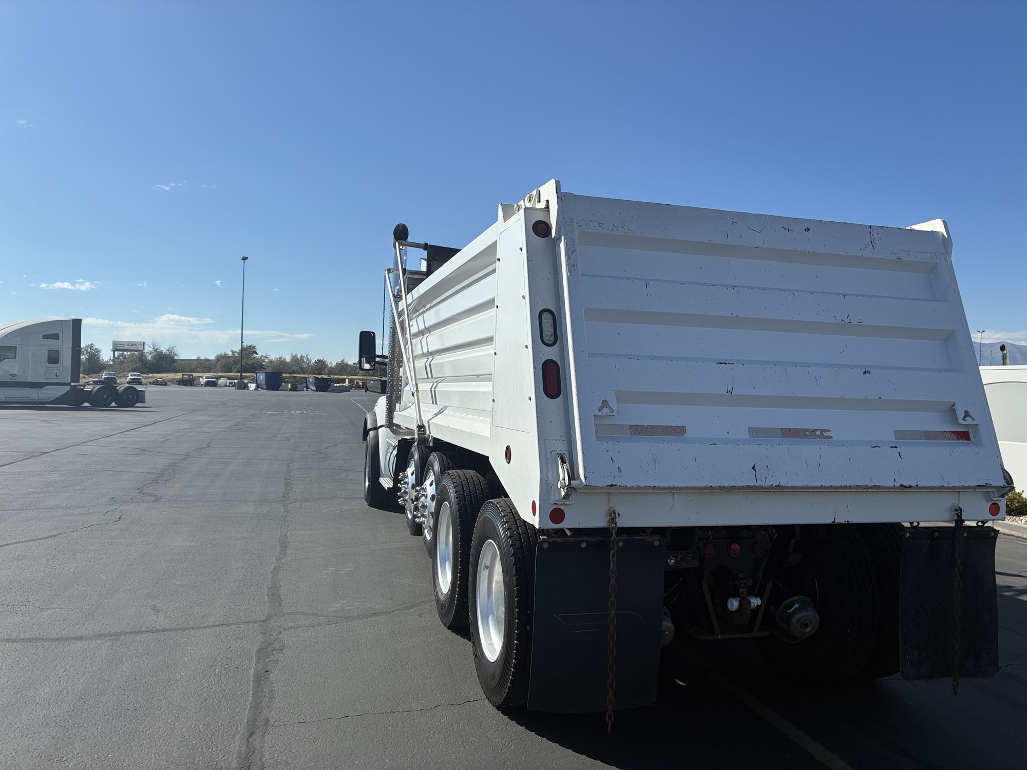 2023 Kenworth T880 - image 6 of 6