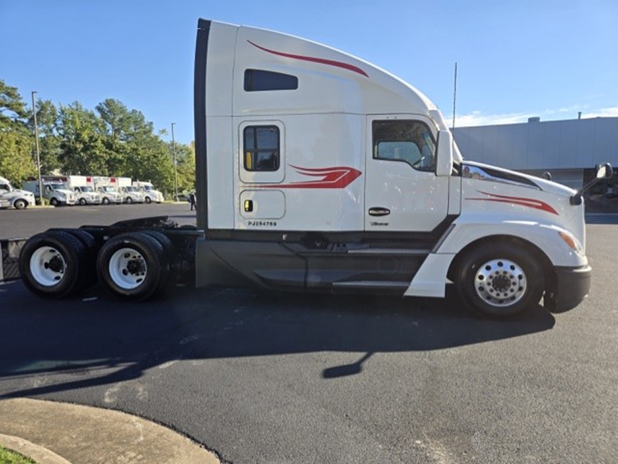 2023 Kenworth T680 in Chesapeake, VA — photo 2