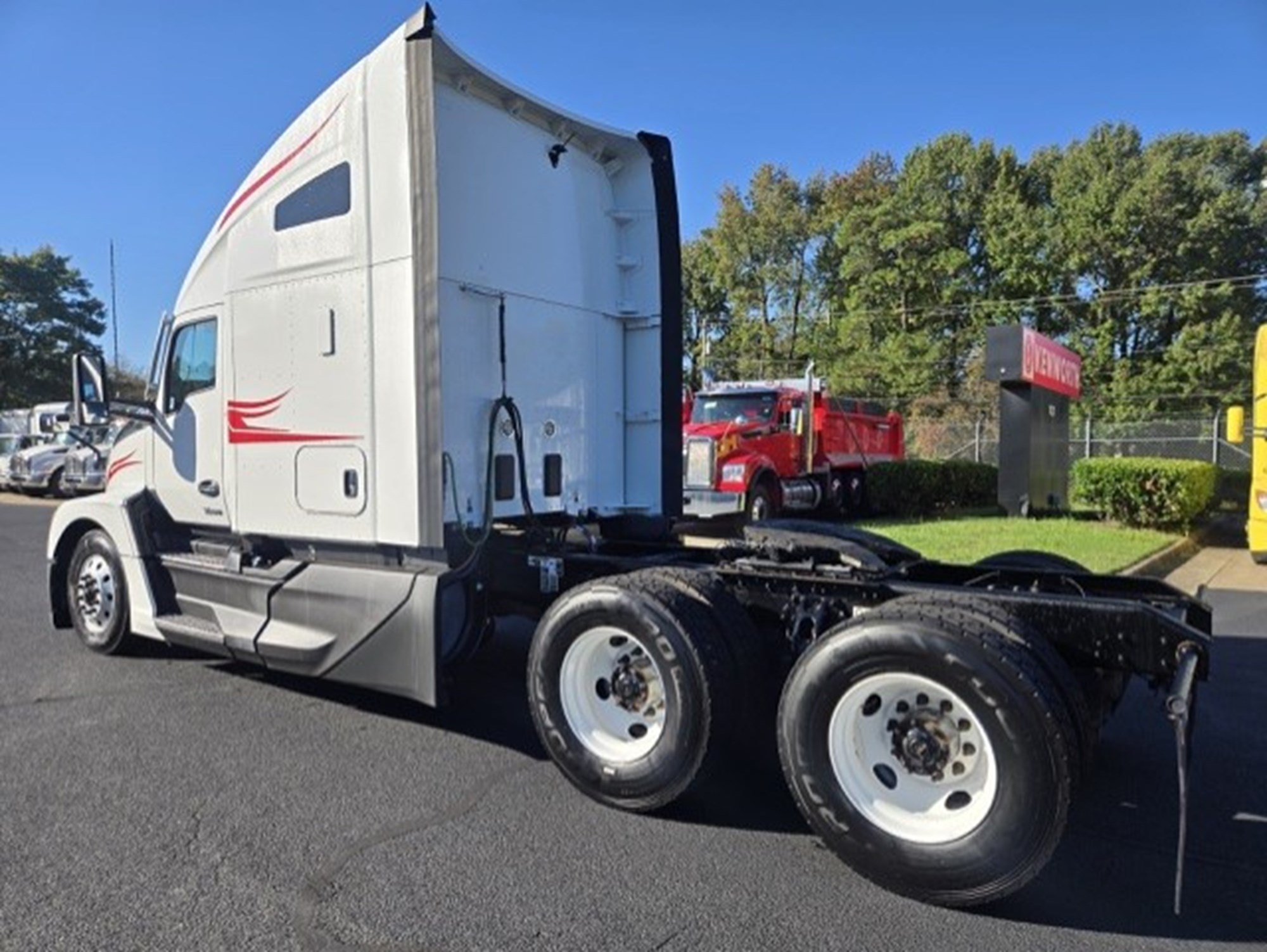 2023 Kenworth T680 in Chesapeake, VA — photo 3