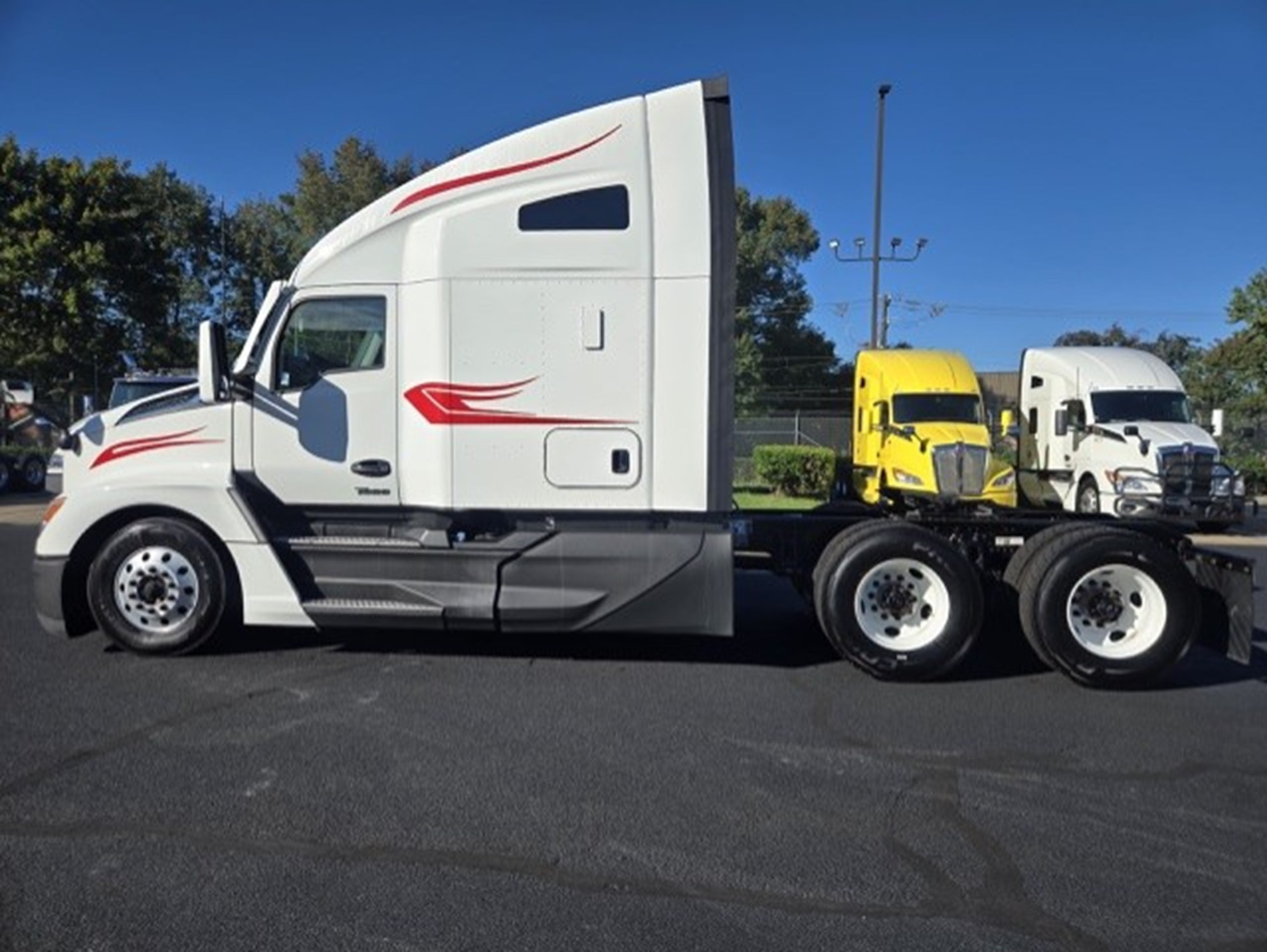 2023 Kenworth T680 in Chesapeake, VA — photo 6