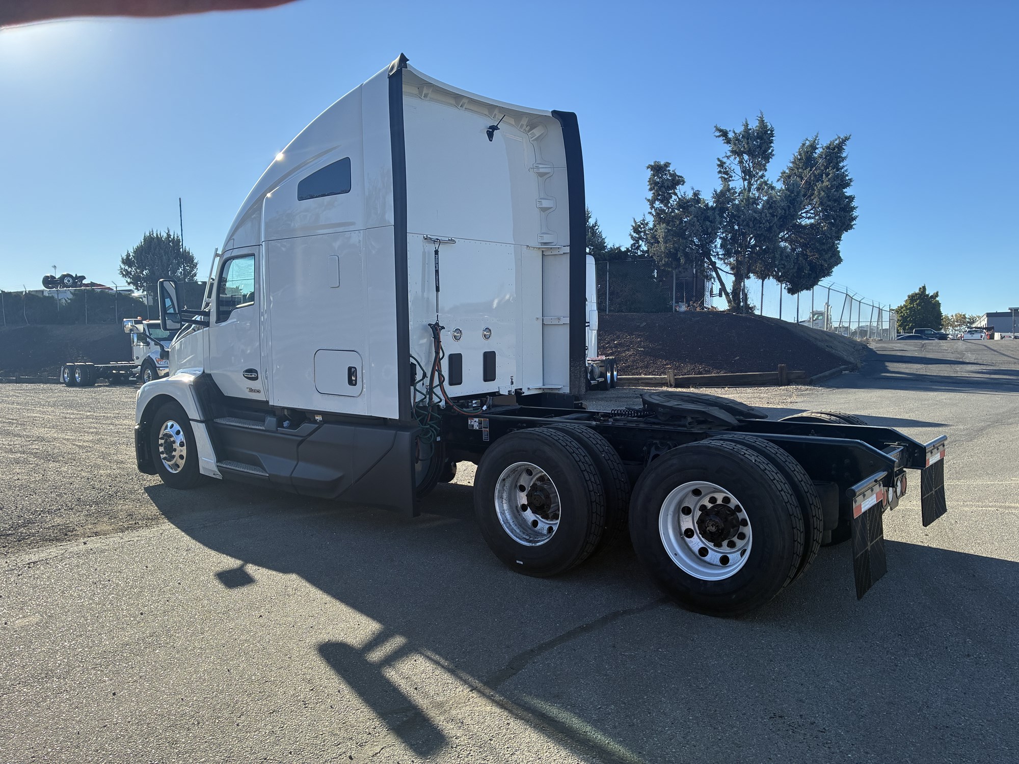 2023 Kenworth T680 Next Gen 2023 Kenworth T680 Next Gen - image 3 of 6