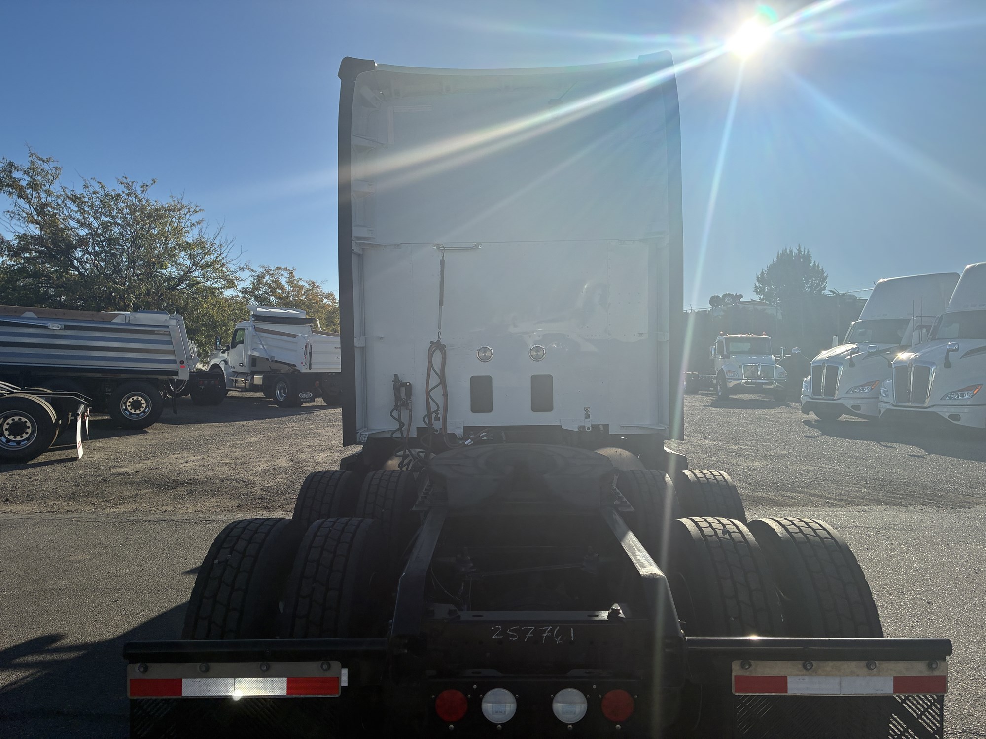 2023 Kenworth T680 Next Gen 2023 Kenworth T680 Next Gen - image 4 of 6