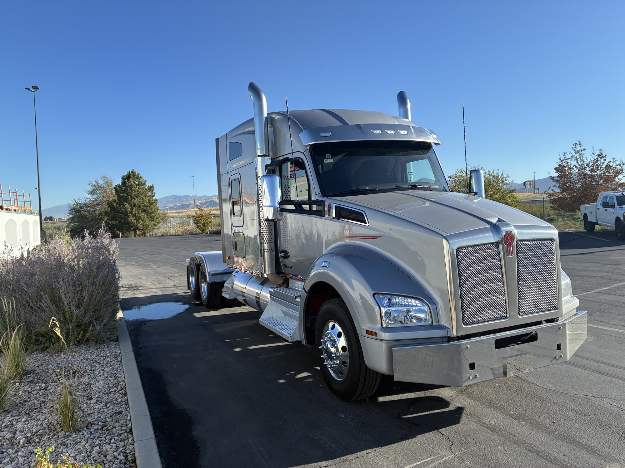 2023 Kenworth T880 2023 Kenworth T880 - image 4 of 6