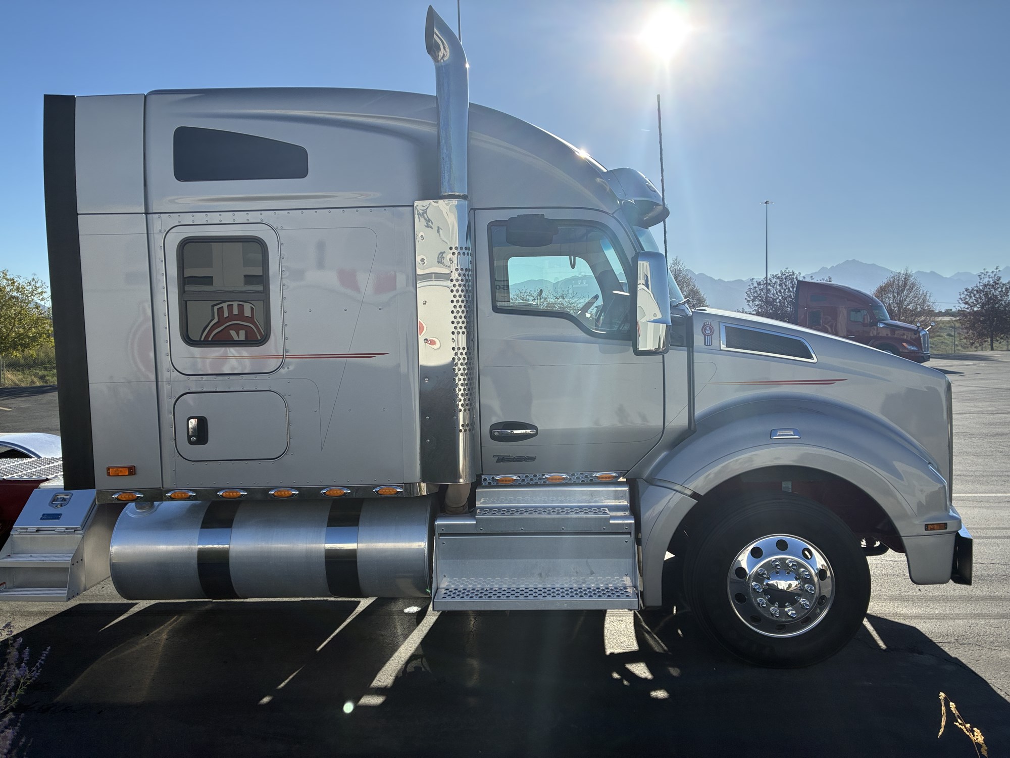 2023 Kenworth T880 2023 Kenworth T880 - image 5 of 6